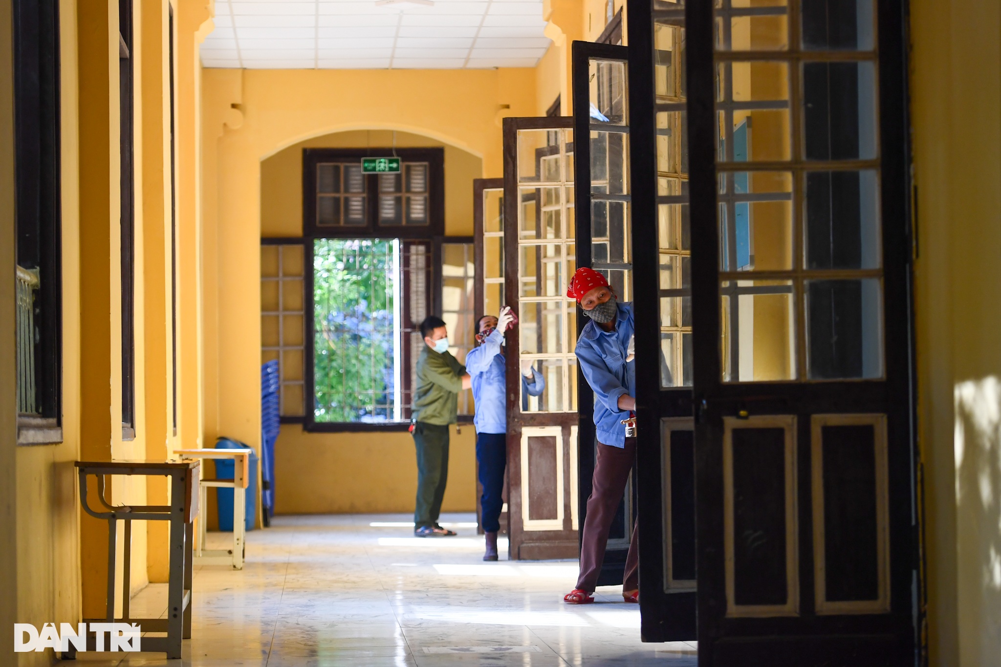 Giáo viên ở Hà Nội gấp rút dọn dẹp trường lớp, chuẩn bị đón học sinh - 6