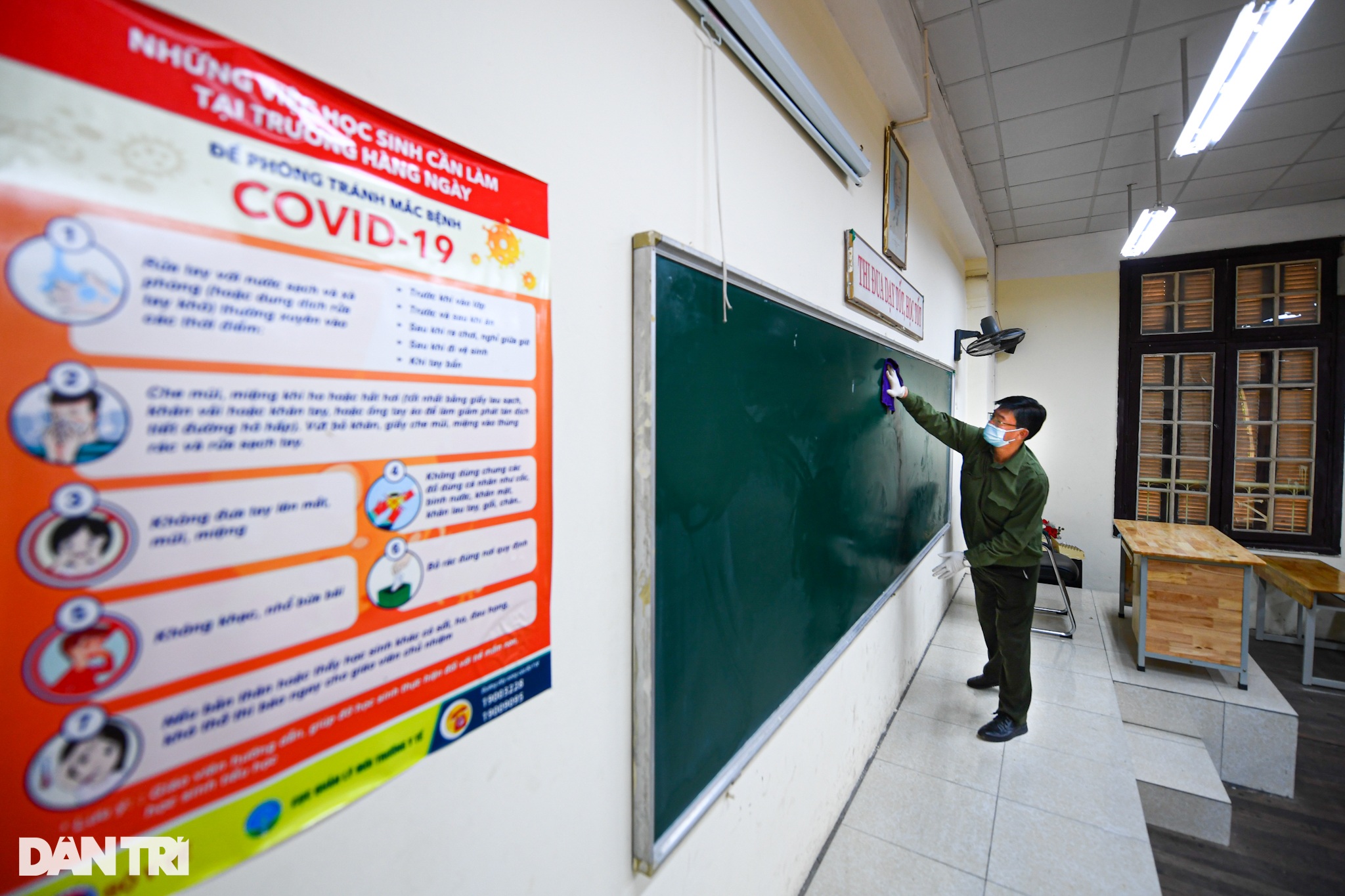 Giáo viên ở Hà Nội gấp rút dọn dẹp trường lớp, chuẩn bị đón học sinh - 13