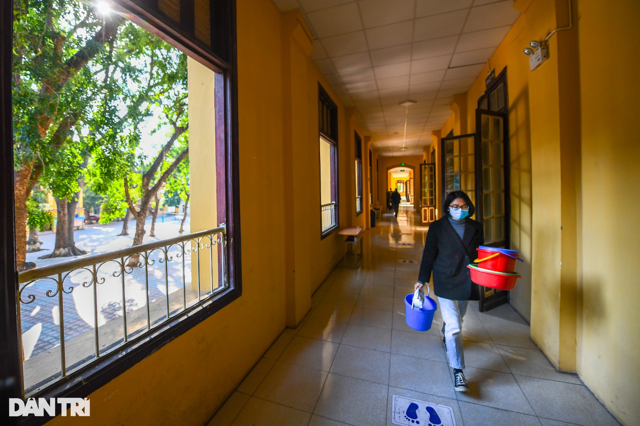 Giáo viên ở Hà Nội gấp rút dọn dẹp trường lớp, chuẩn bị đón học sinh - 7