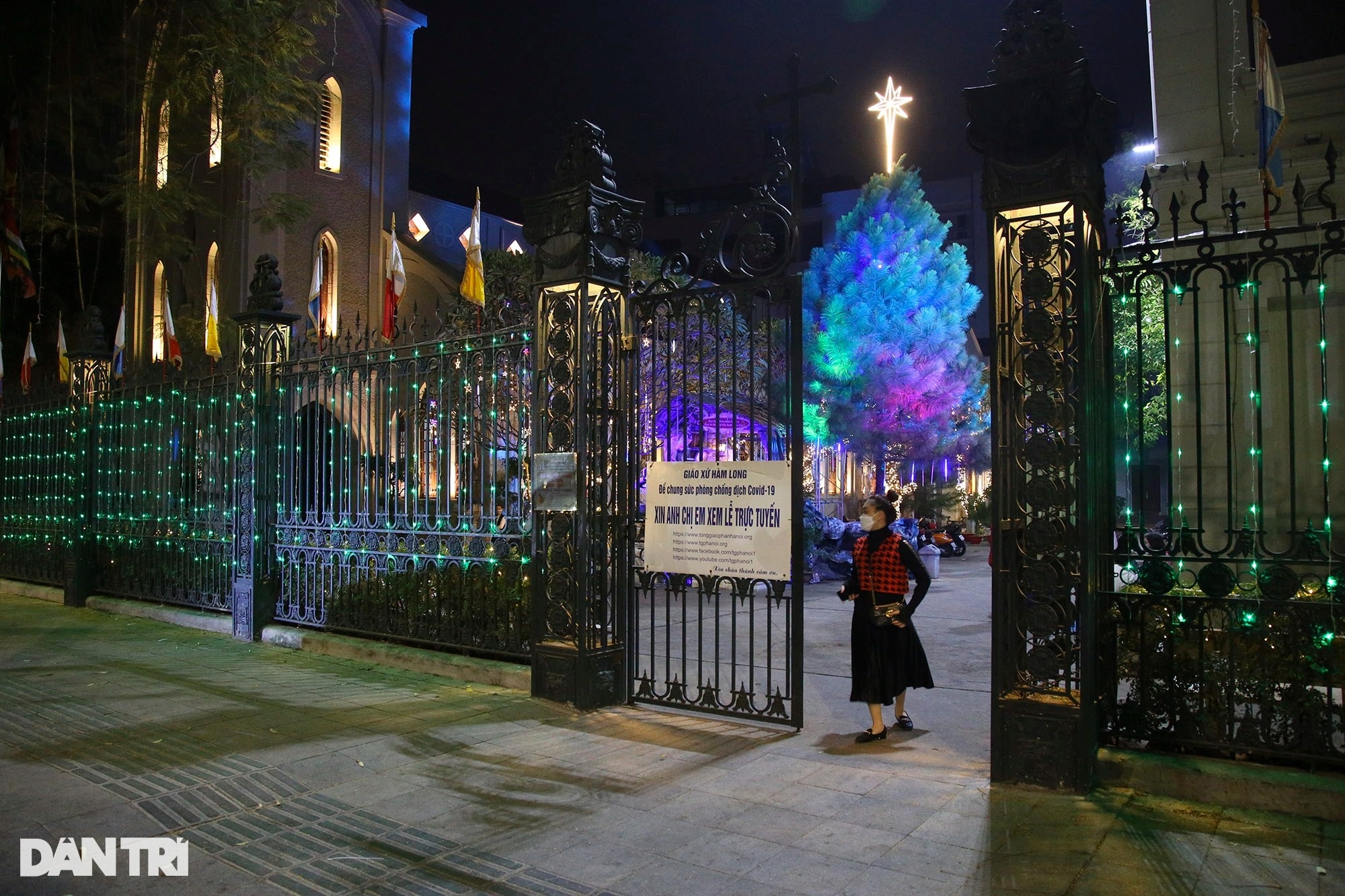 Churches in Hanoi shimmering for Christmas 2021 - 1