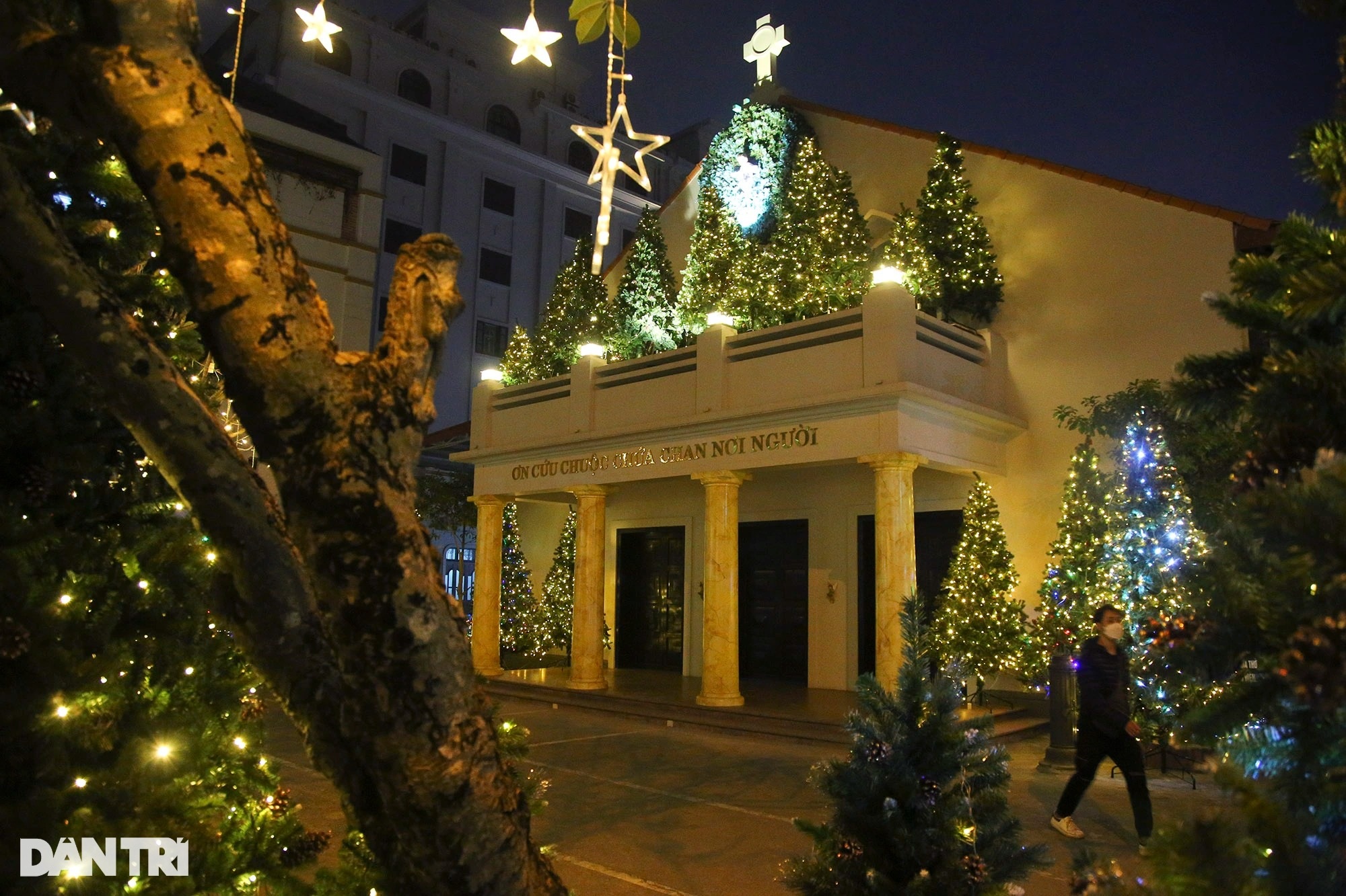 Churches in Hanoi are sparkling to welcome Christmas 2021 - 13