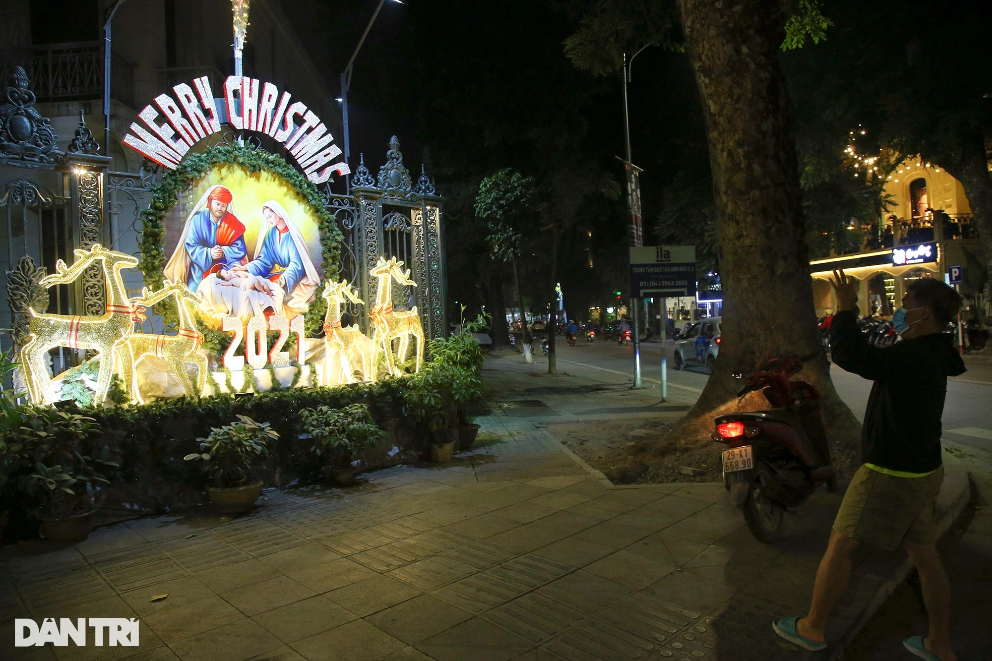 Churches in Hanoi are sparkling to welcome Christmas 2021 - 2