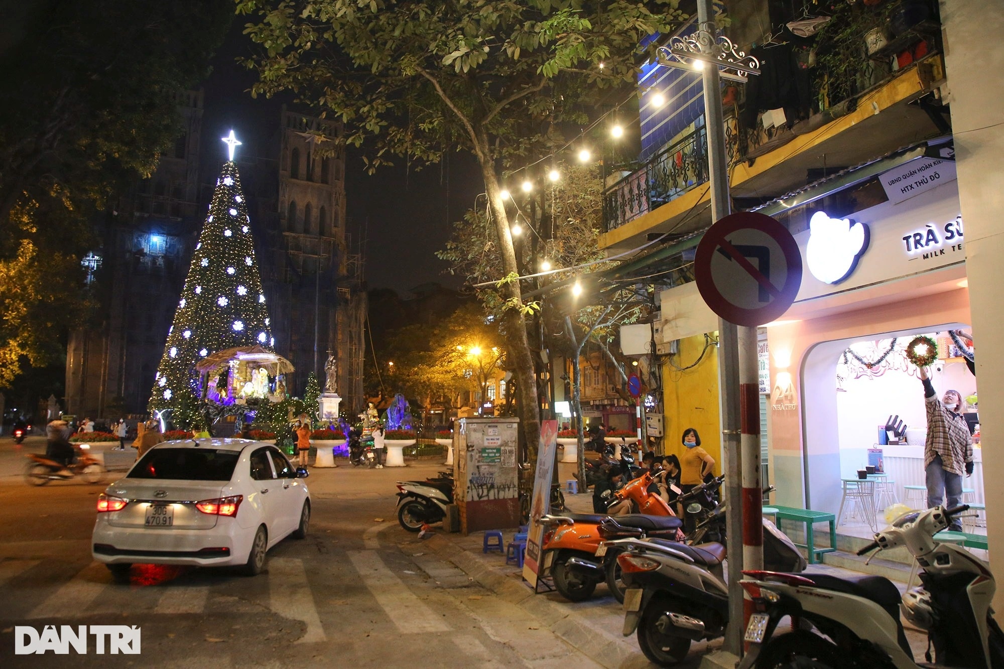 Các nhà thờ ở Hà Nội sáng lung linh đón Giáng sinh 2021 - 8