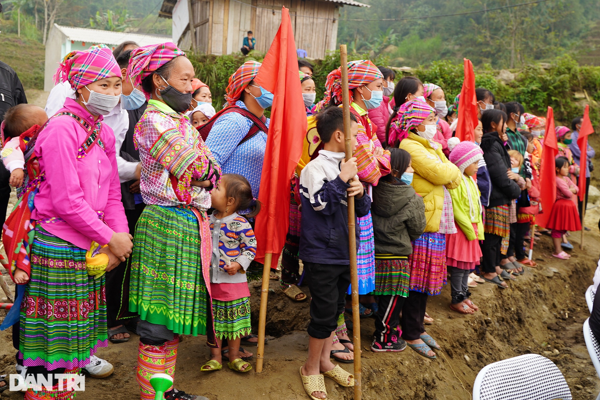 Khánh thành phòng học Dân trí thứ 41 tại điểm trường bản Sán Chải - 16 Khánh thành phòng học Dân trí thứ 41 tại điểm trường bản Sán Chải - 16