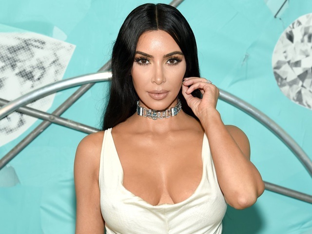 Kim Kardashian thi đỗ kỳ thi sơ cấp ngành luật sau... 3 lần thi trượt - 13 Kim Kardashian thi đỗ kỳ thi sơ cấp ngành luật sau... 3 lần thi trượt - 13