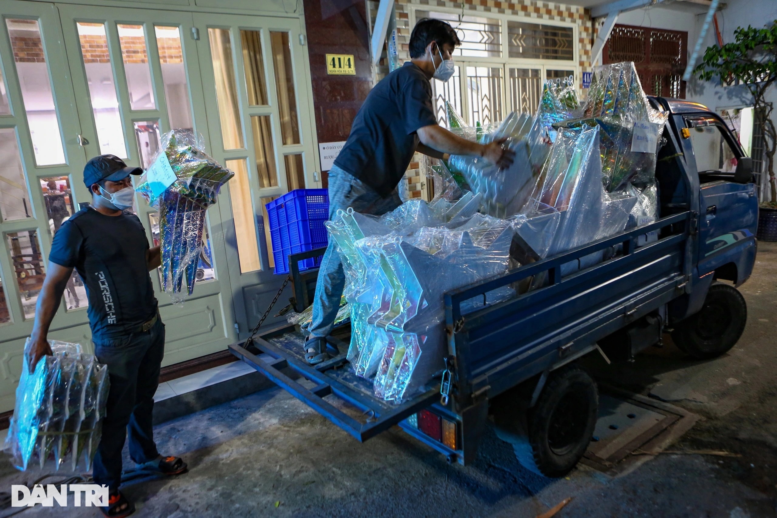 Gia đình hơn 20 năm làm đèn ngôi sao Giáng sinh ở Sài Gòn - 12 Gia đình hơn 20 năm làm đèn ngôi sao Giáng sinh ở Sài Gòn - 12