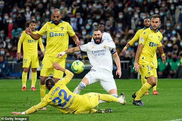 Gây thất vọng lớn, Real Madrid chấm dứt chuỗi 10 trận toàn thắng - 2