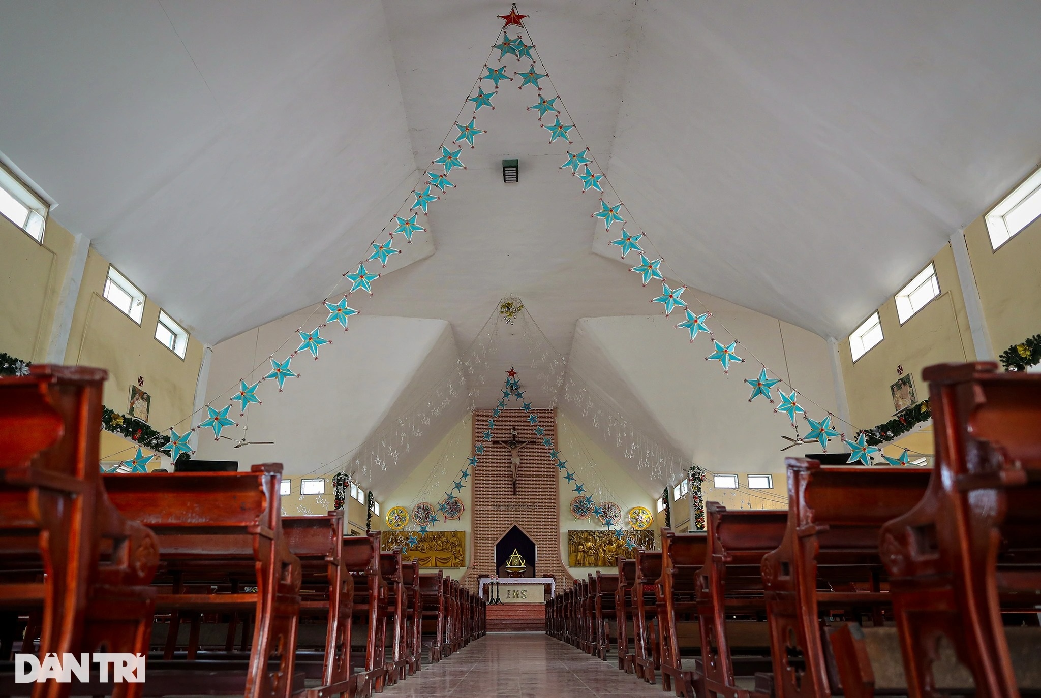 An ancient church more than 150 years old and quiet in the golden urban area of ​​Thu Thiem - 6