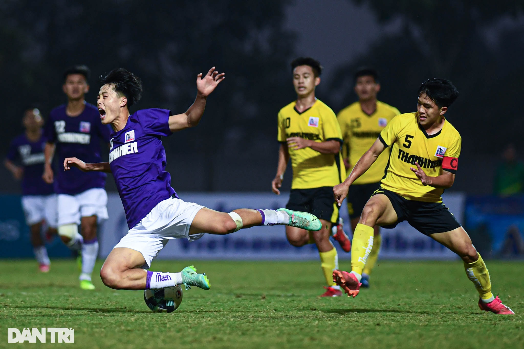 Cầu thủ U21 Hà Nội ngậm ngùi bật khóc sau trận thua chung kết U21 Quốc gia - 11 Cầu thủ U21 Hà Nội ngậm ngùi bật khóc sau trận thua chung kết U21 Quốc gia - 11