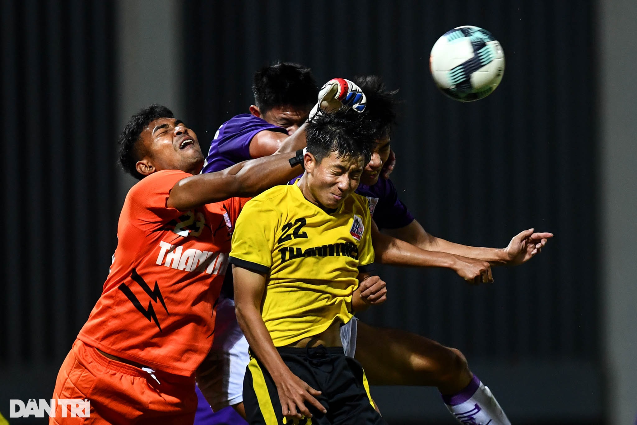 Cầu thủ U21 Hà Nội ngậm ngùi bật khóc sau trận thua chung kết U21 Quốc gia - 13 Cầu thủ U21 Hà Nội ngậm ngùi bật khóc sau trận thua chung kết U21 Quốc gia - 13