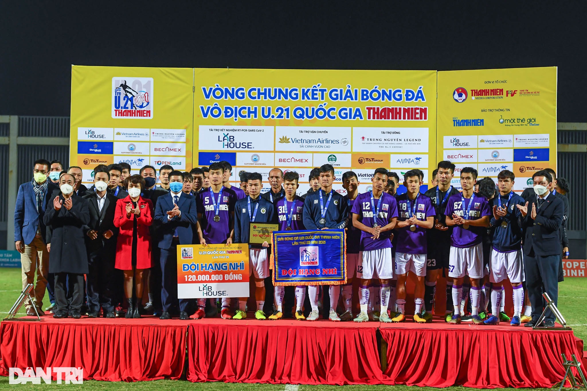 Cầu thủ U21 Hà Nội ngậm ngùi bật khóc sau trận thua chung kết U21 Quốc gia - 19 Cầu thủ U21 Hà Nội ngậm ngùi bật khóc sau trận thua chung kết U21 Quốc gia - 19