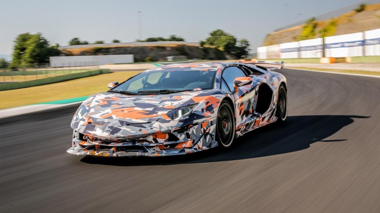 Lamborghini Aventador SVJ Roadster ra biển Tây Ninh, giá khoảng 50 tỷ đồng - 6 Lamborghini Aventador SVJ Roadster ra biển Tây Ninh, giá khoảng 50 tỷ đồng - 6