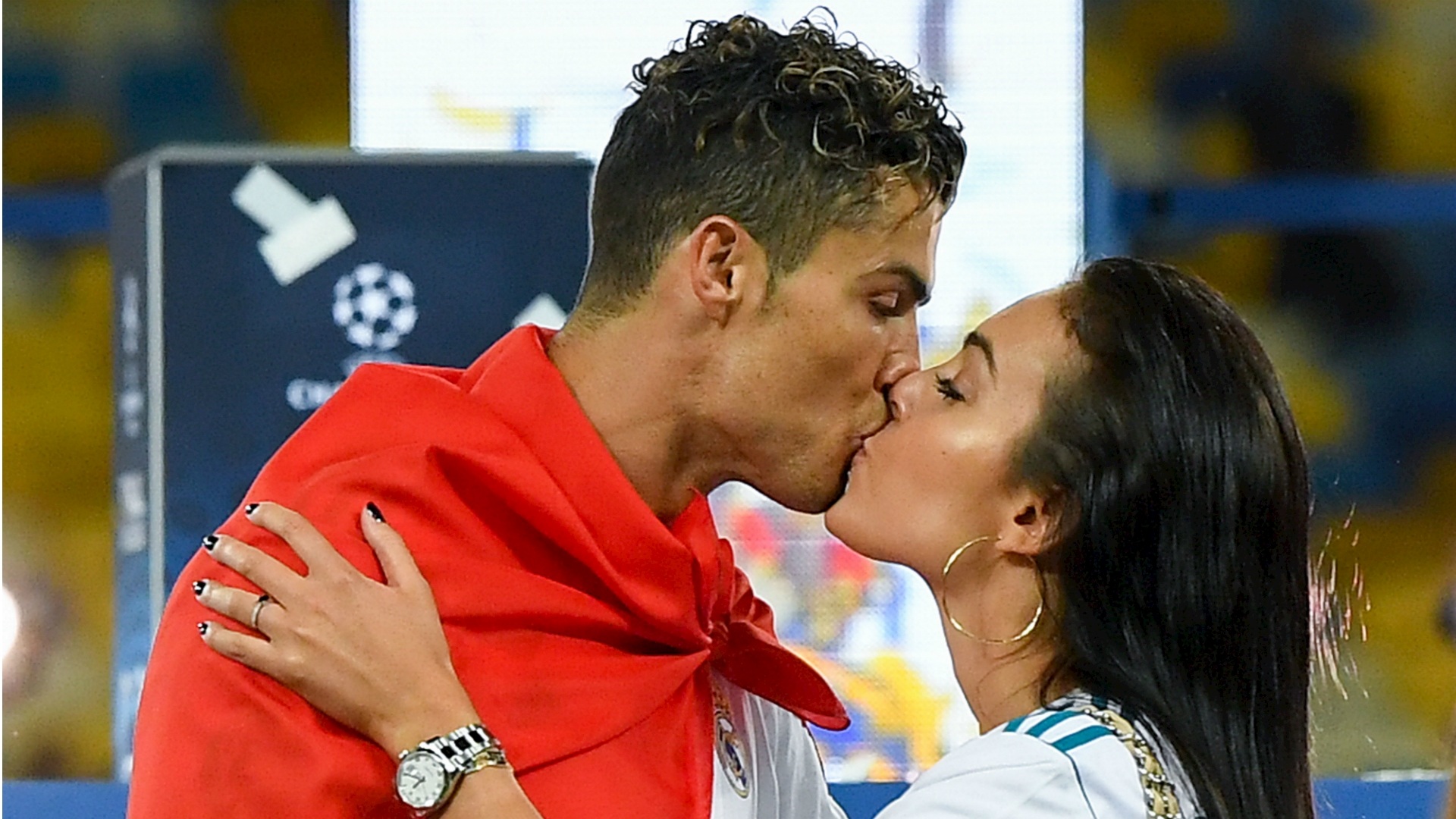 Georgina Rodriguez: Cô gái vô danh đổi đời sau 5 năm gắn bó với Ronaldo - 8