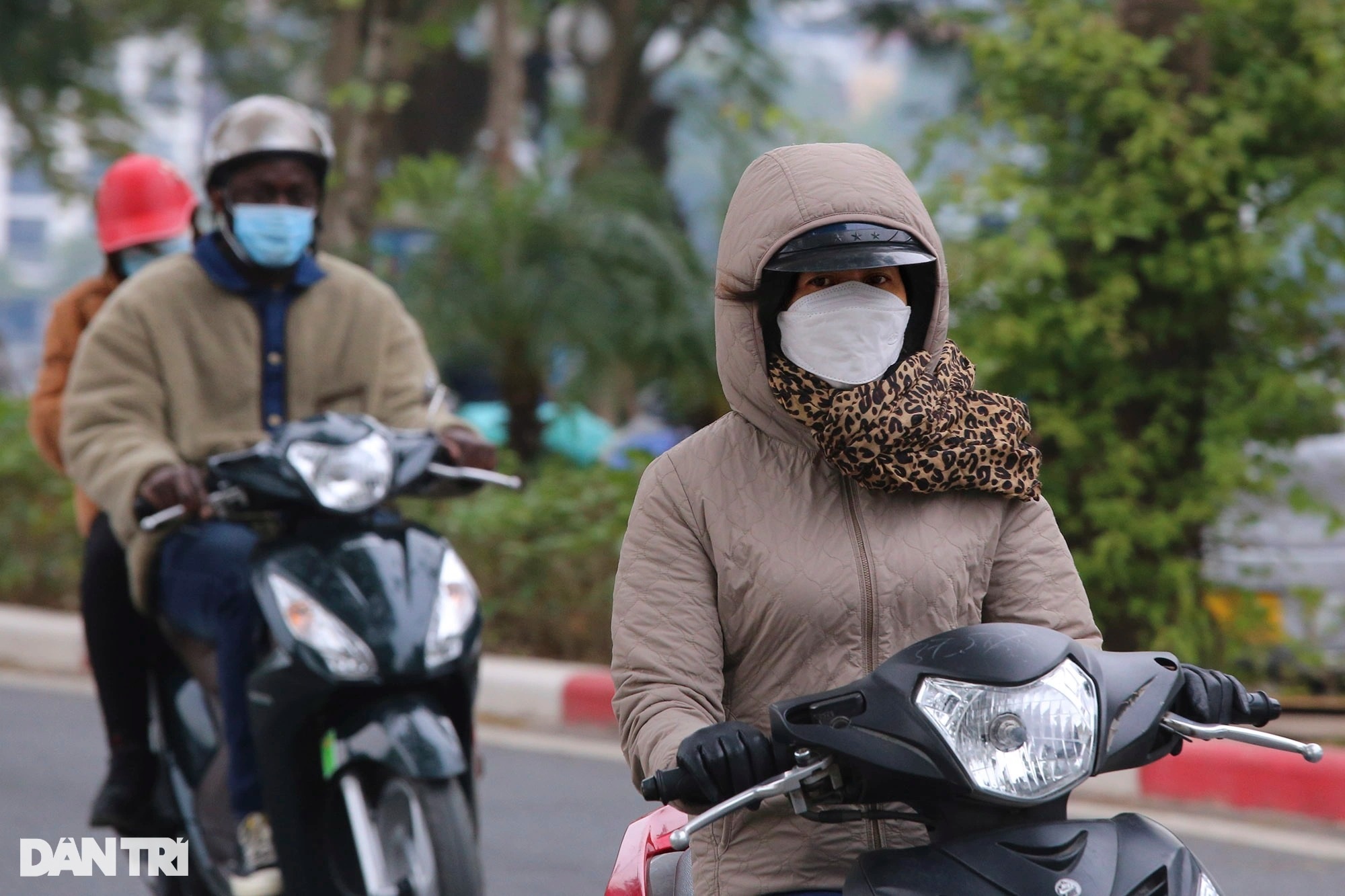 Hà Nội chìm trong đợt rét đậm đầu năm 2022 - 2 Hà Nội chìm trong đợt rét đậm đầu năm 2022 - 2