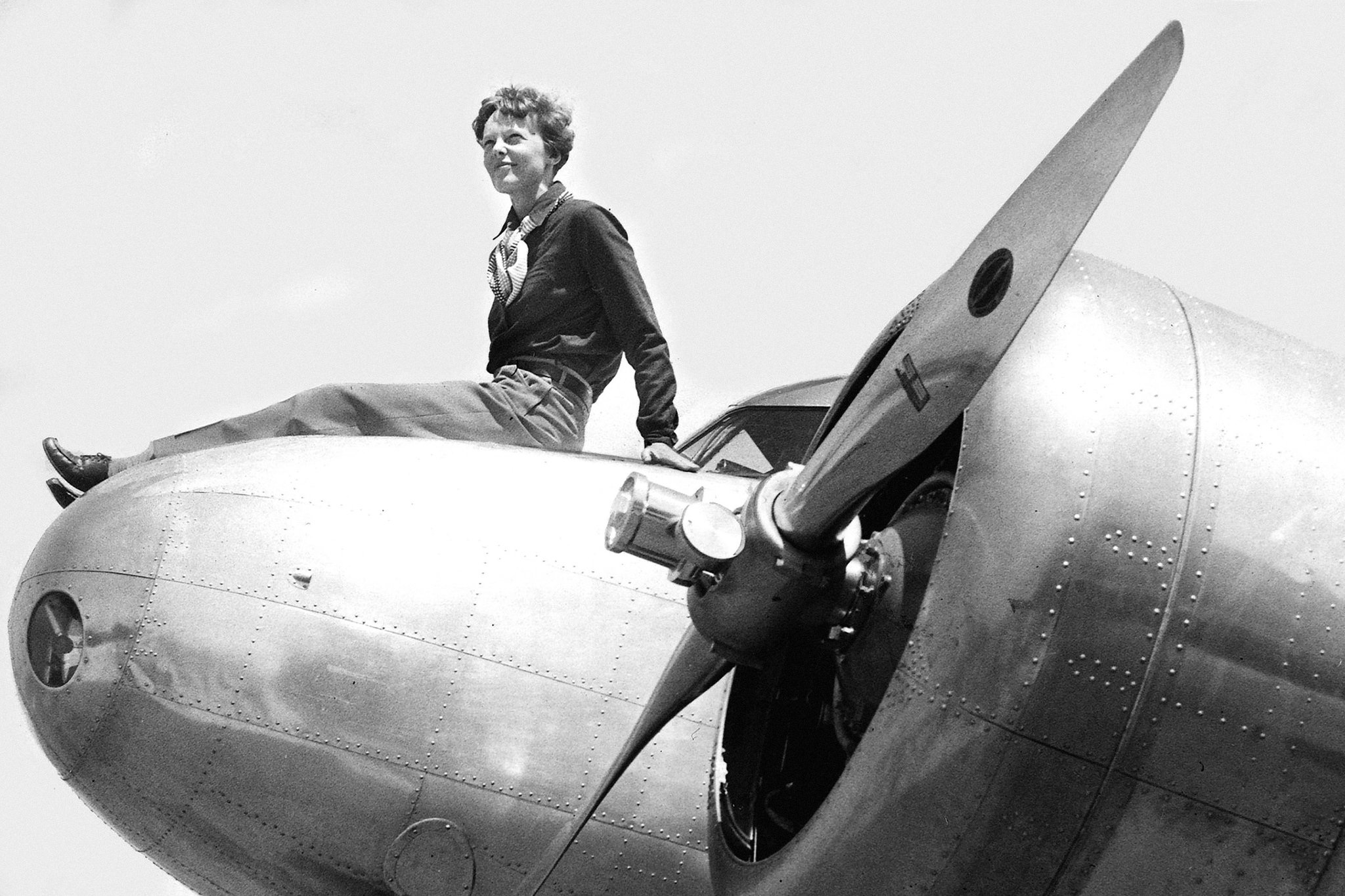 Vụ biến mất bí ẩn của nữ phi công đầu tiên bay vòng quanh thế giới