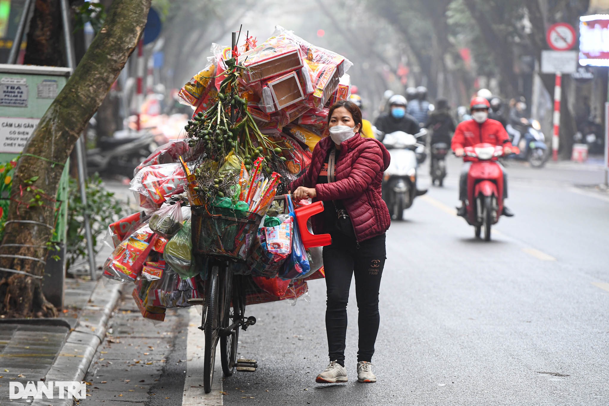 Người Hà Nội tấp nập chuẩn bị đồ lễ trước ngày tiễn ông Táo về trời - 6