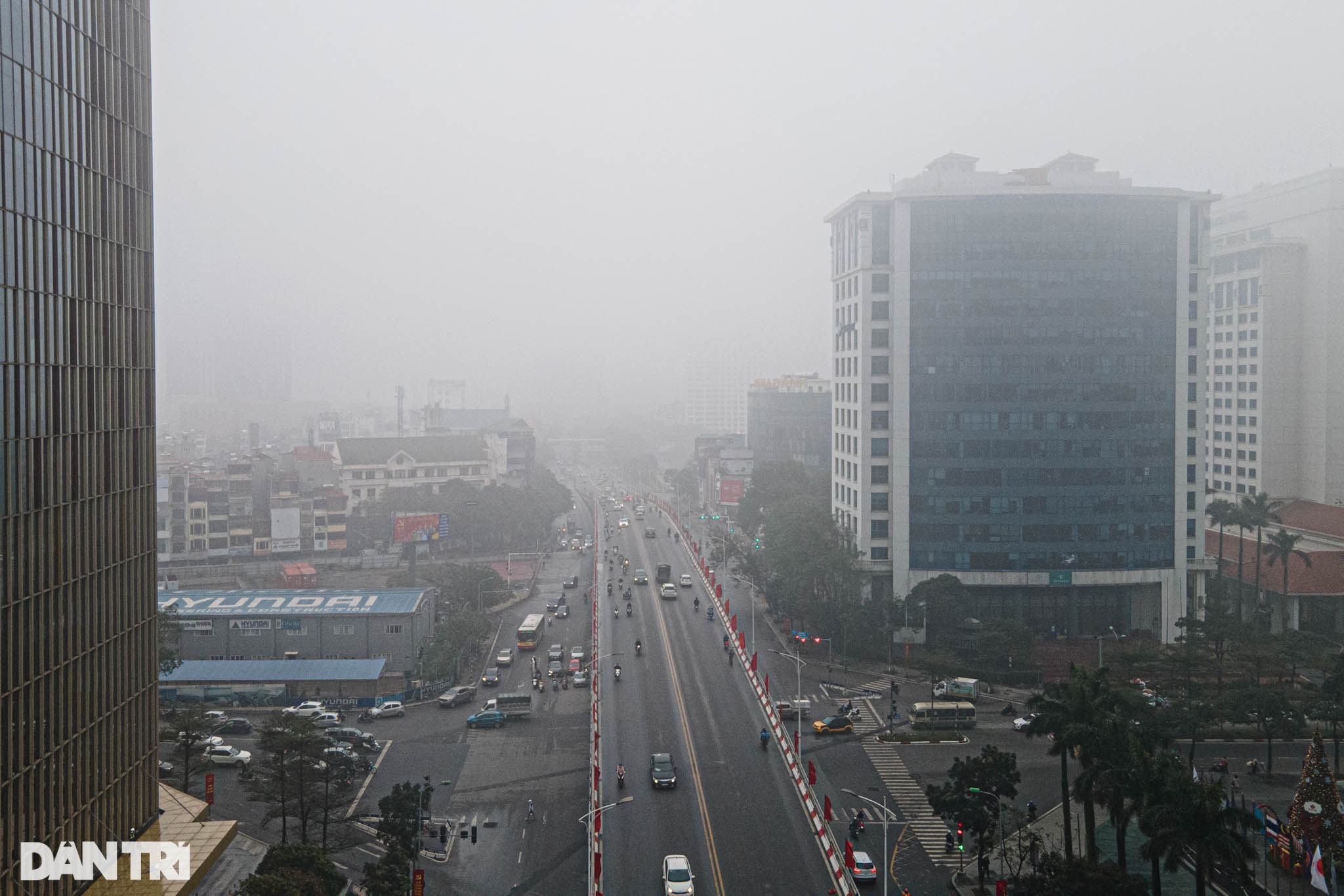 Hà Nội mờ ảo, mộng mơ trong ngày sương mù dày đặc chưa từng thấy - 14 Hà Nội mờ ảo, mộng mơ trong ngày sương mù dày đặc chưa từng thấy - 14