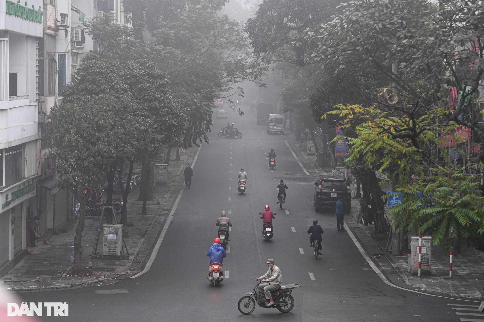 Hà Nội mờ ảo, mộng mơ trong ngày sương mù dày đặc chưa từng thấy - 6 Hà Nội mờ ảo, mộng mơ trong ngày sương mù dày đặc chưa từng thấy - 6