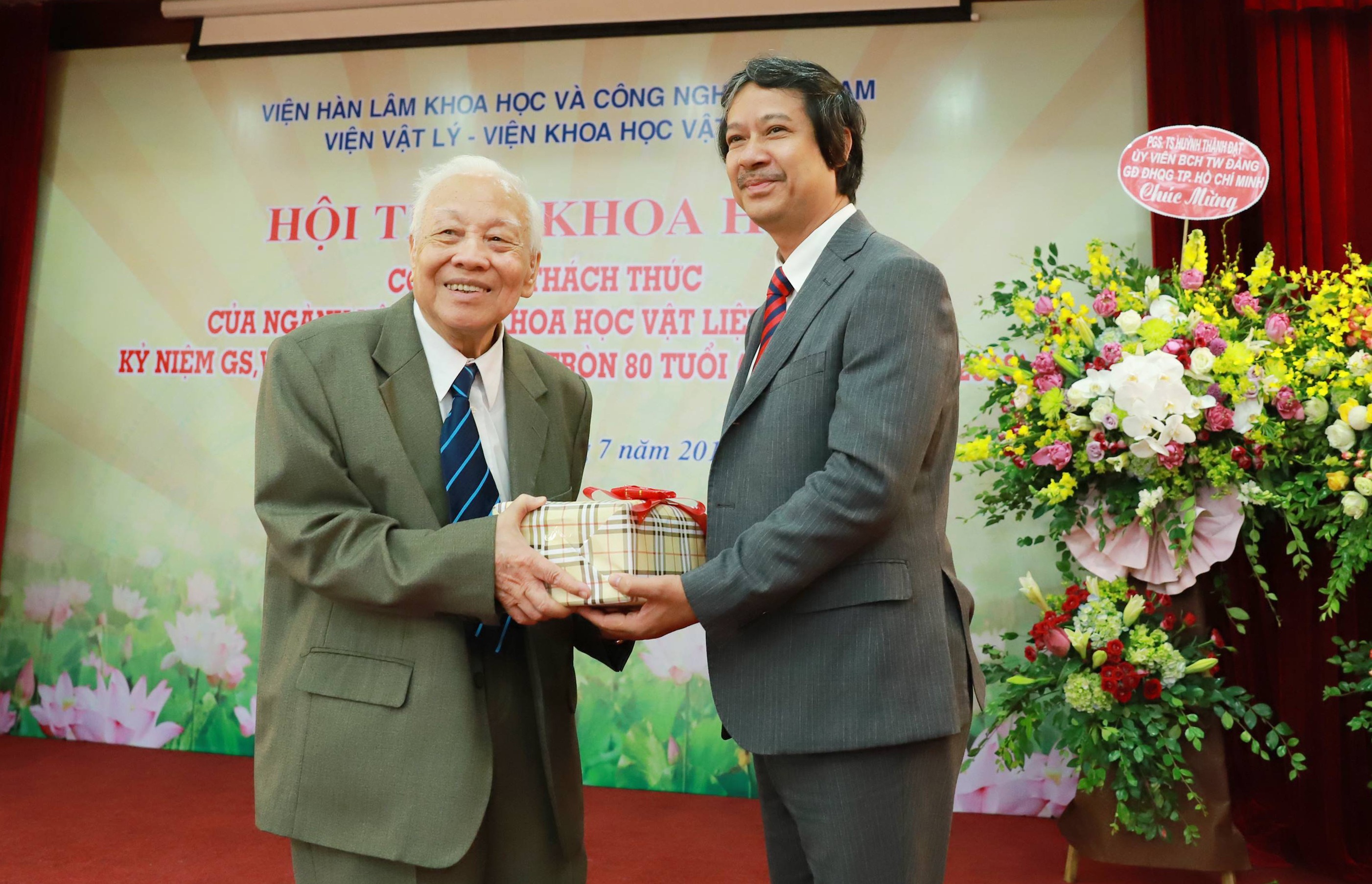 Người thầy lừng danh cả đời vì khoa học và nhiệt huyết với học trò - 13 Người thầy lừng danh cả đời vì khoa học và nhiệt huyết với học trò - 13