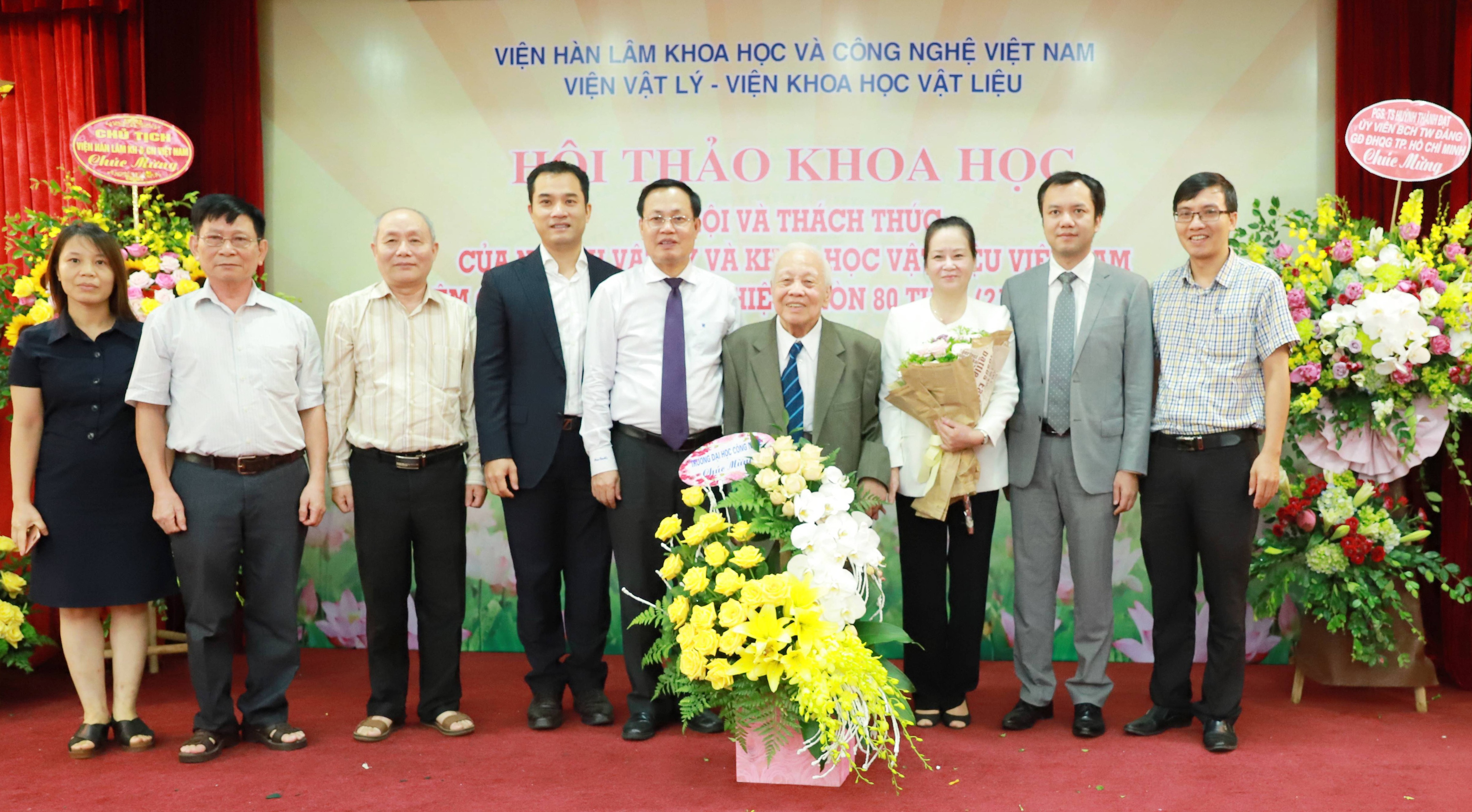 Người thầy lừng danh cả đời vì khoa học và nhiệt huyết với học trò - 14 Người thầy lừng danh cả đời vì khoa học và nhiệt huyết với học trò - 14