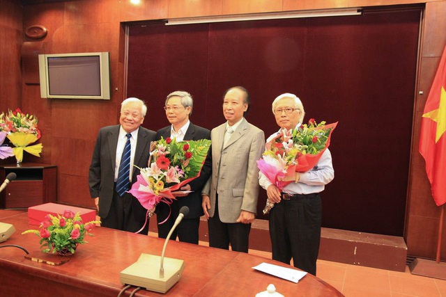 Người thầy lừng danh cả đời vì khoa học và nhiệt huyết với học trò - 10 Người thầy lừng danh cả đời vì khoa học và nhiệt huyết với học trò - 10