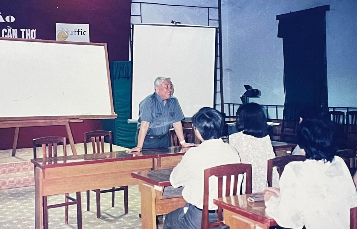 Người thầy lừng danh cả đời vì khoa học và nhiệt huyết với học trò - 8 Người thầy lừng danh cả đời vì khoa học và nhiệt huyết với học trò - 8