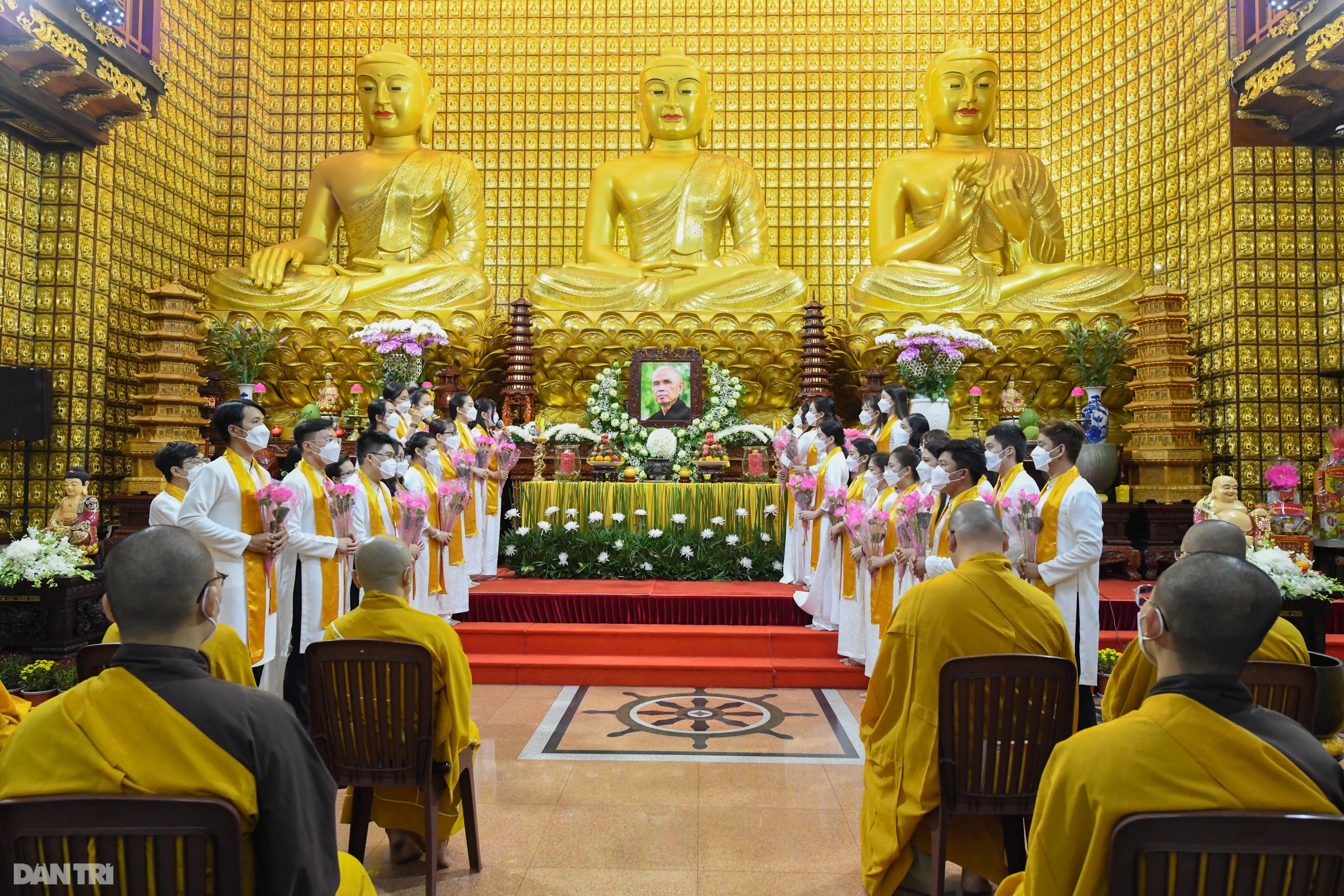 Tăng ni, phật tử TPHCM tưởng niệm Thiền sư Thích Nhất Hạnh - 6 Tăng ni, phật tử TPHCM tưởng niệm Thiền sư Thích Nhất Hạnh - 6