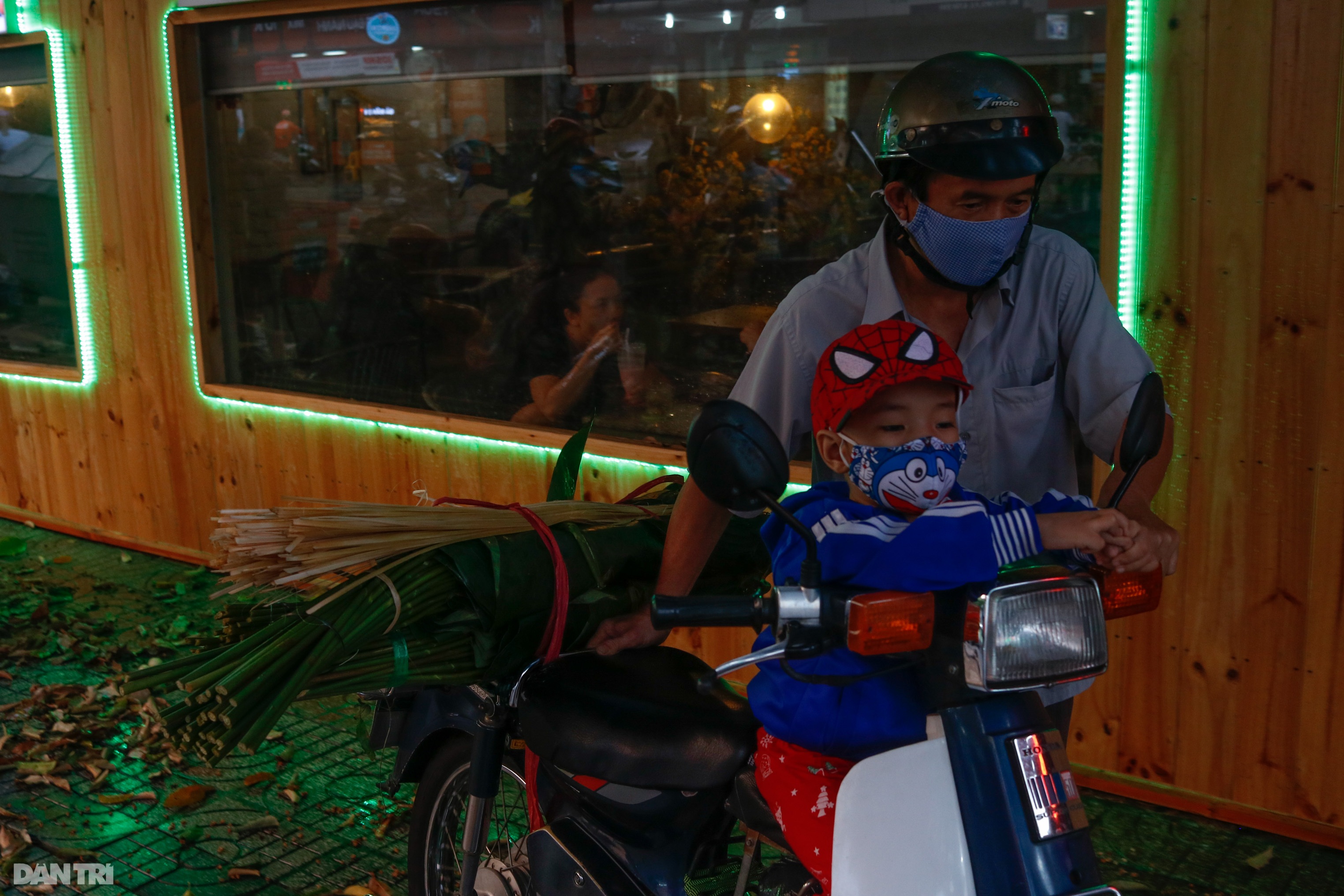 Chợ lá dong lâu đời nhất Sài Gòn tấp nập ngày giáp Tết - 6 Chợ lá dong lâu đời nhất Sài Gòn tấp nập ngày giáp Tết - 6