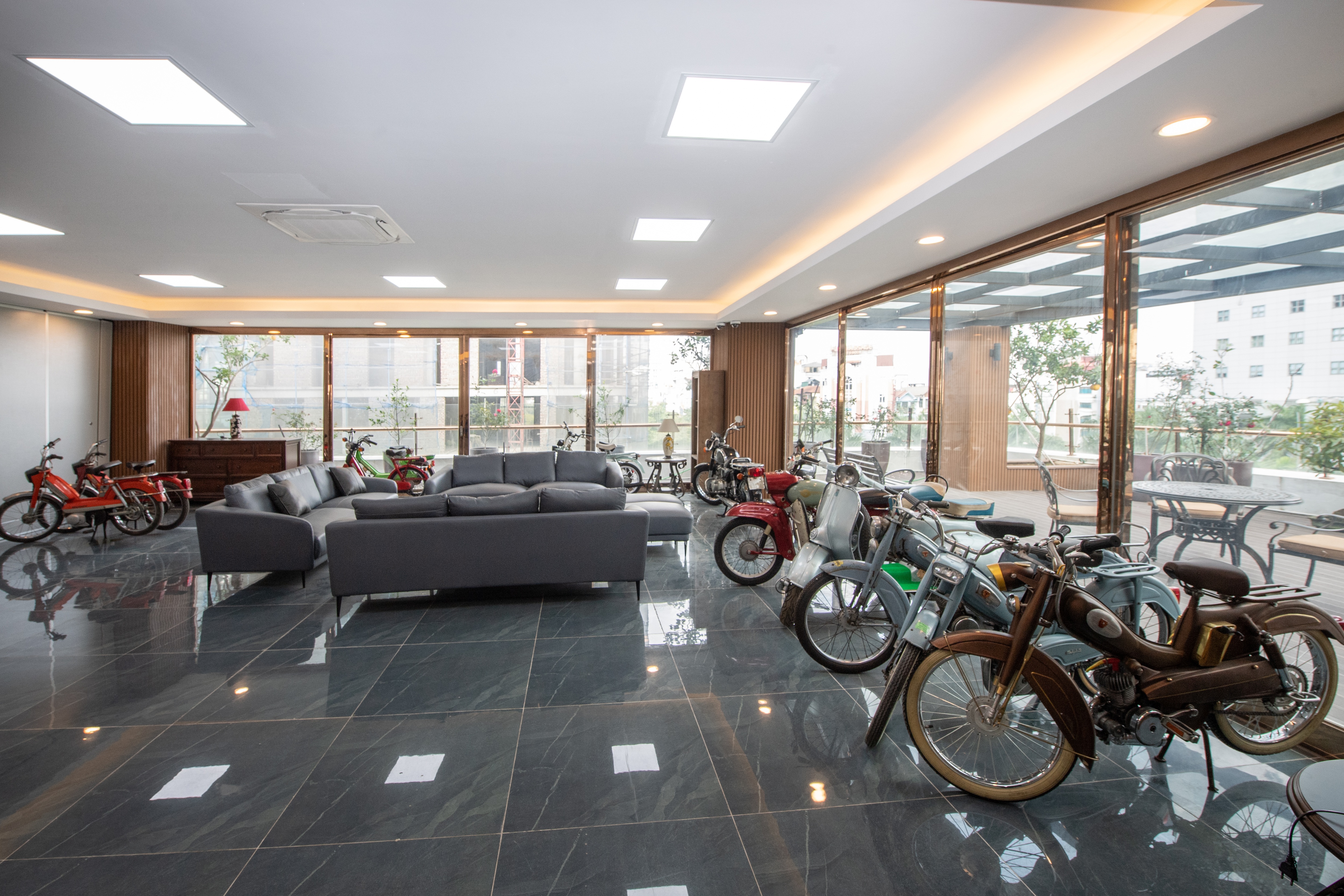Không gian co-working 750 m2 độc đáo ngập mô tô, xe đạp cổ tại Hà Nội - Ảnh 12.