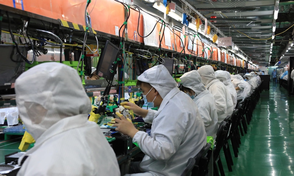Apple đẩy nhanh kế hoạch chuyển sản xuất ra khỏi Trung Quốc - 1
