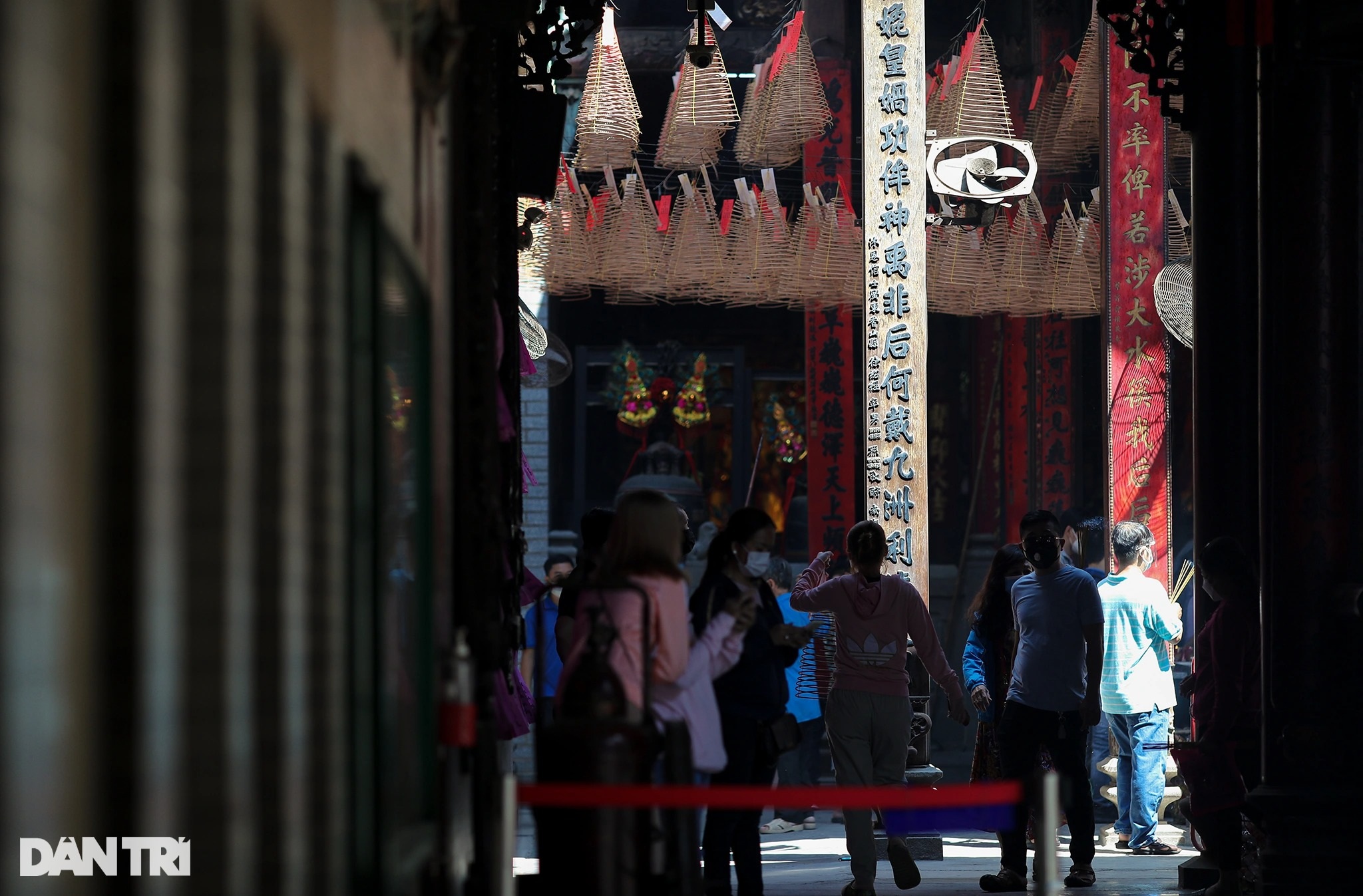 Ngắm vẻ đẹp cổ kính ngôi chùa hơn 250 tuổi của người Hoa tại TPHCM - 4