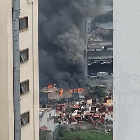 Hà Nội: Cháy lớn thiêu rụi 4 ngôi nhà, nhiều người hoảng loạn tháo chạy - 12