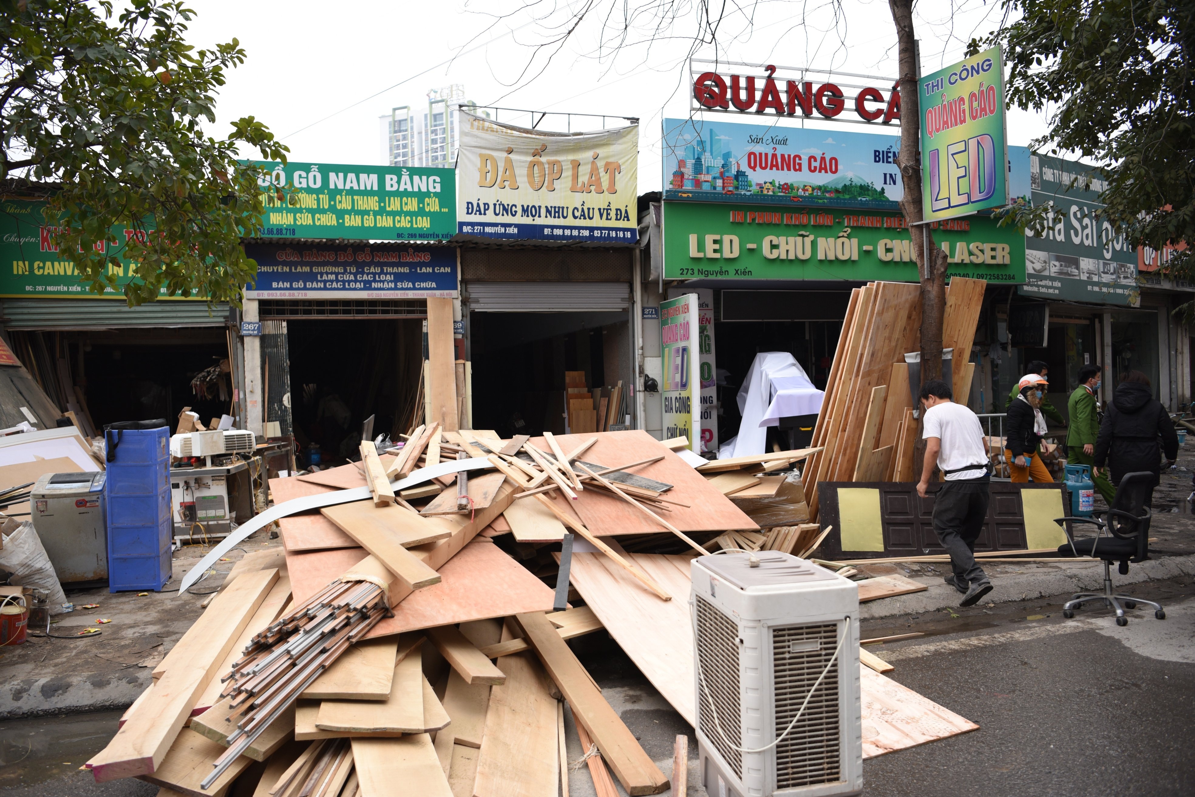 Hà Nội: Cháy lớn thiêu rụi 4 ngôi nhà, nhiều người hoảng loạn tháo chạy - 10