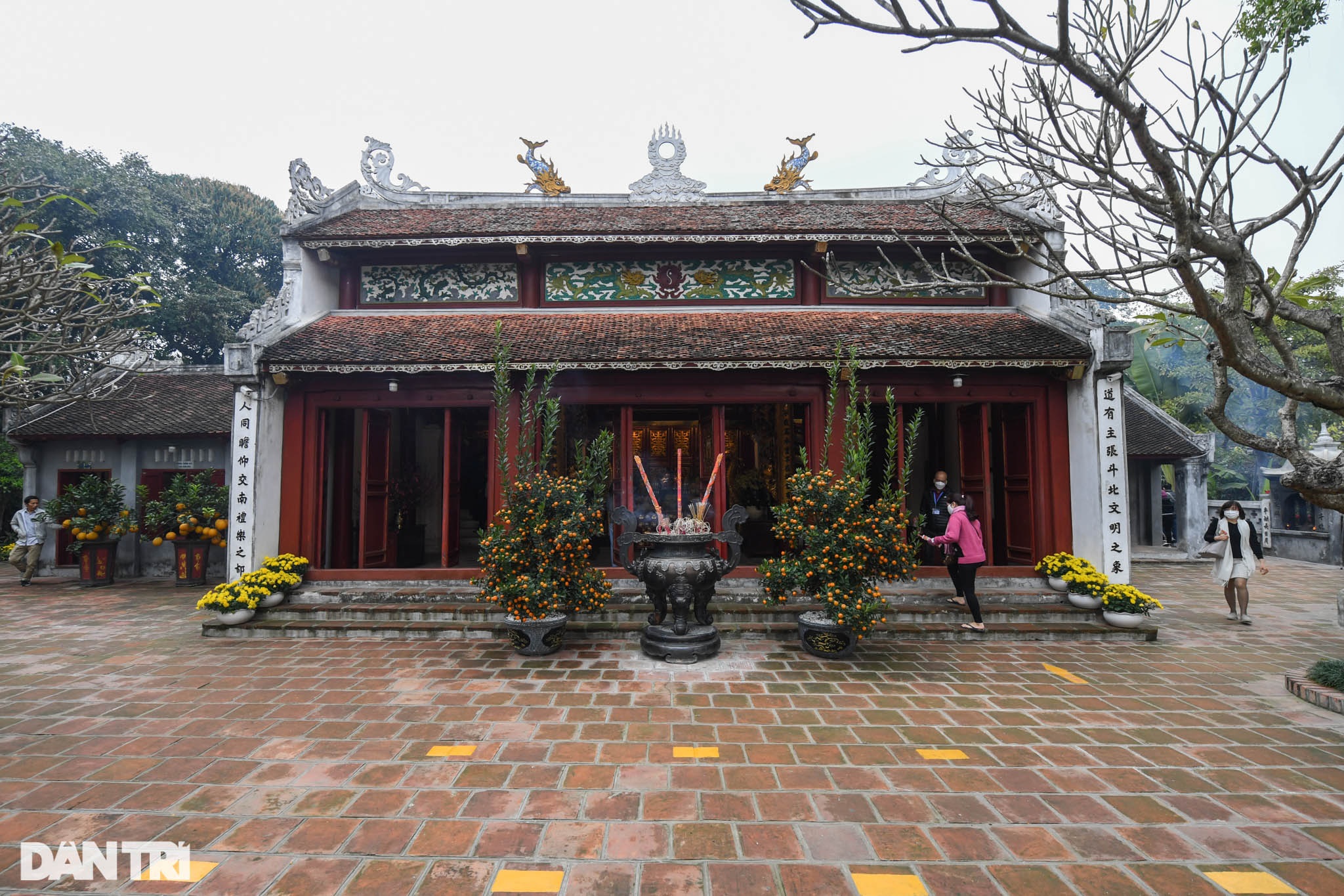 Người dân phấn khởi đi lễ ngày đầu di tích, danh thắng ở Hà Nội mở cửa lại - 6 Người dân phấn khởi đi lễ ngày đầu di tích, danh thắng ở Hà Nội mở cửa lại - 6