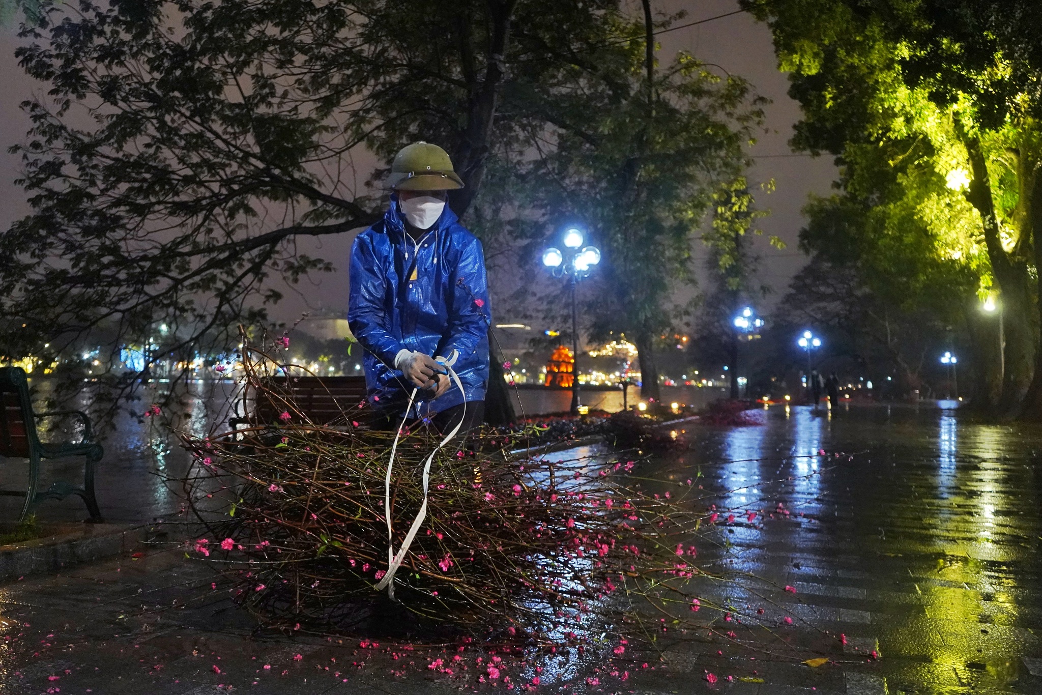 Hà Nội chìm trong mưa rét - 17