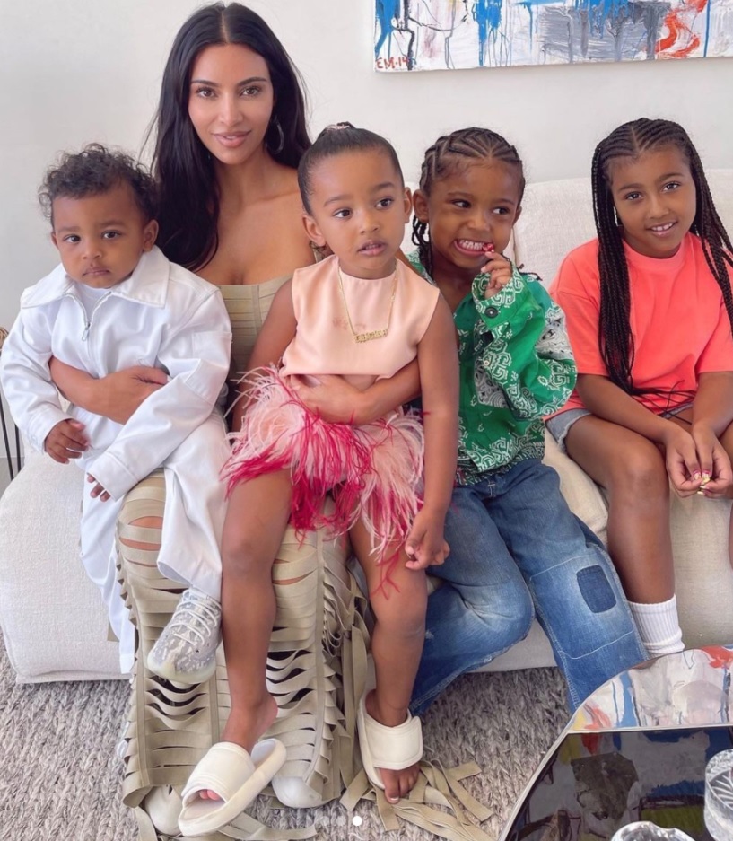 Nữ tỷ phú Kim Kardashian: Tắc kè hoa chỉ chấp nhận màu trắng trong nhà - 9