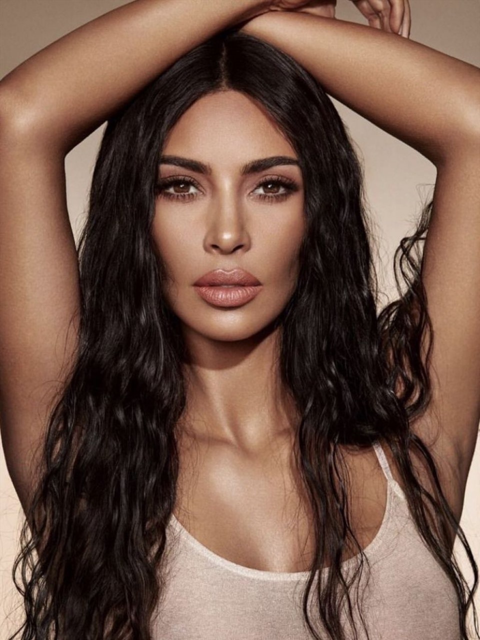 Nữ tỷ phú Kim Kardashian: Tắc kè hoa chỉ chấp nhận màu trắng trong nhà - 7
