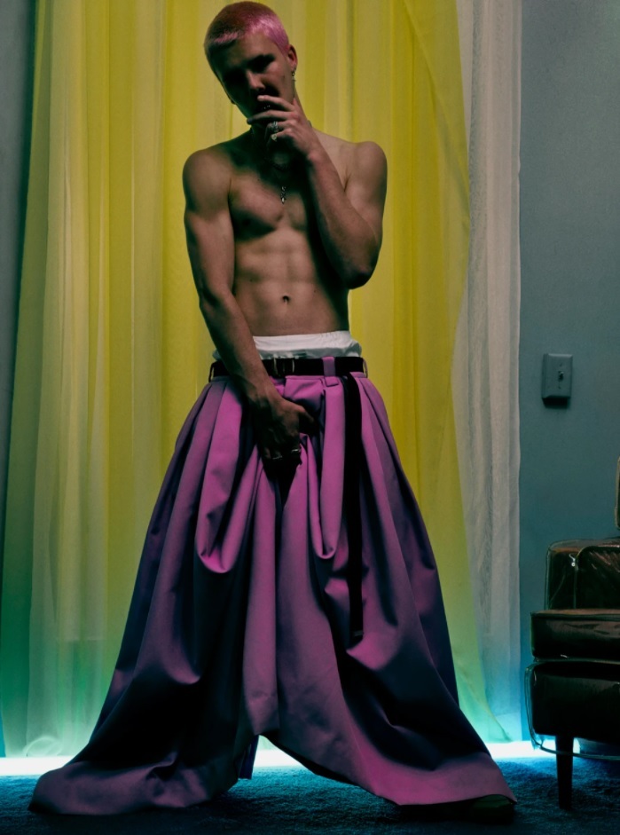 Dư luận phản ứng trước bộ ảnh sexy của quý tử 17 tuổi nhà Beckham - 2 Dư luận phản ứng trước bộ ảnh sexy của quý tử 17 tuổi nhà Beckham - 2