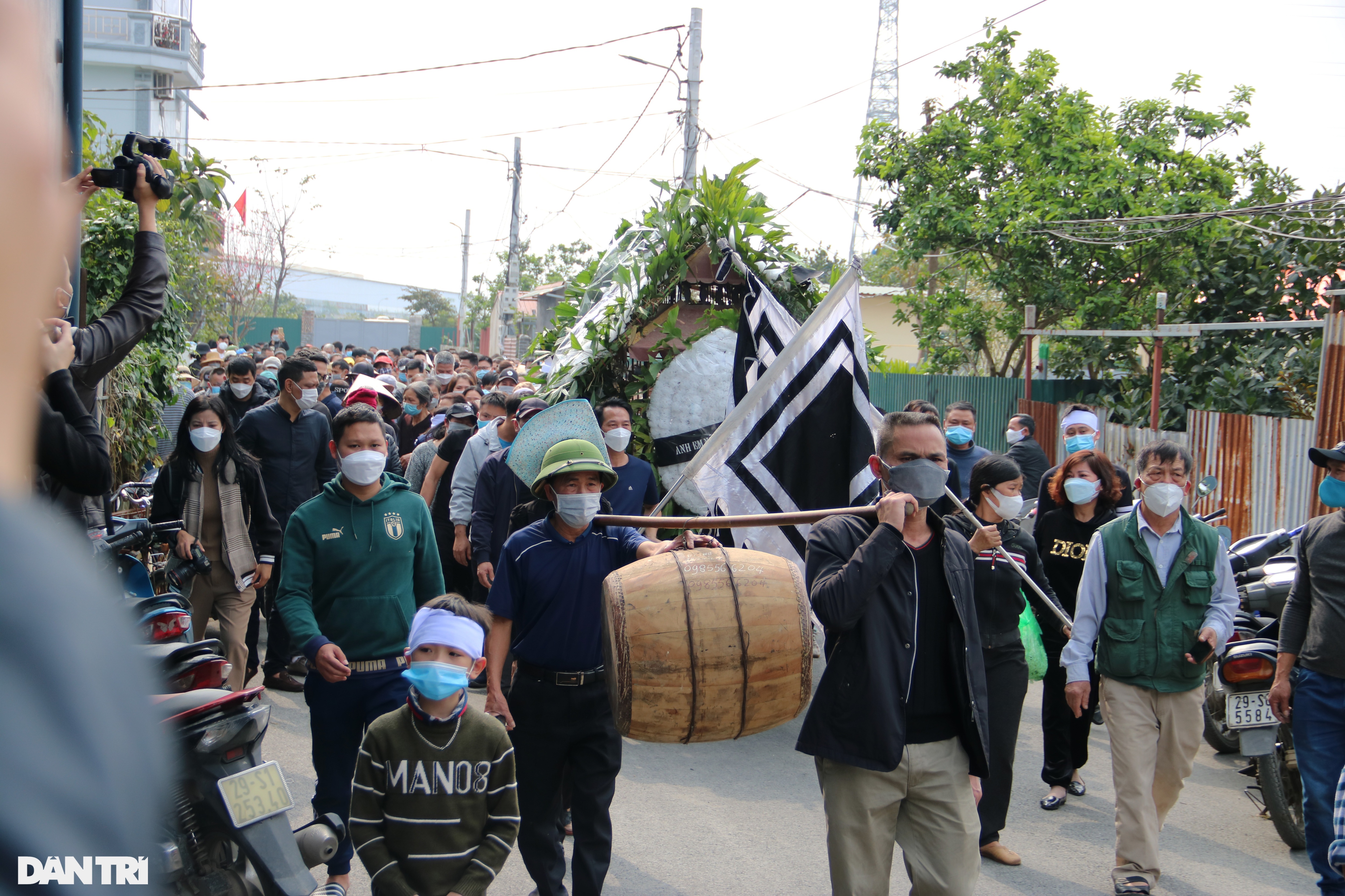 Vụ lật ca nô ở biển Cửa Đại: Tang thương ngày tiễn các nạn nhân về đất mẹ - 1