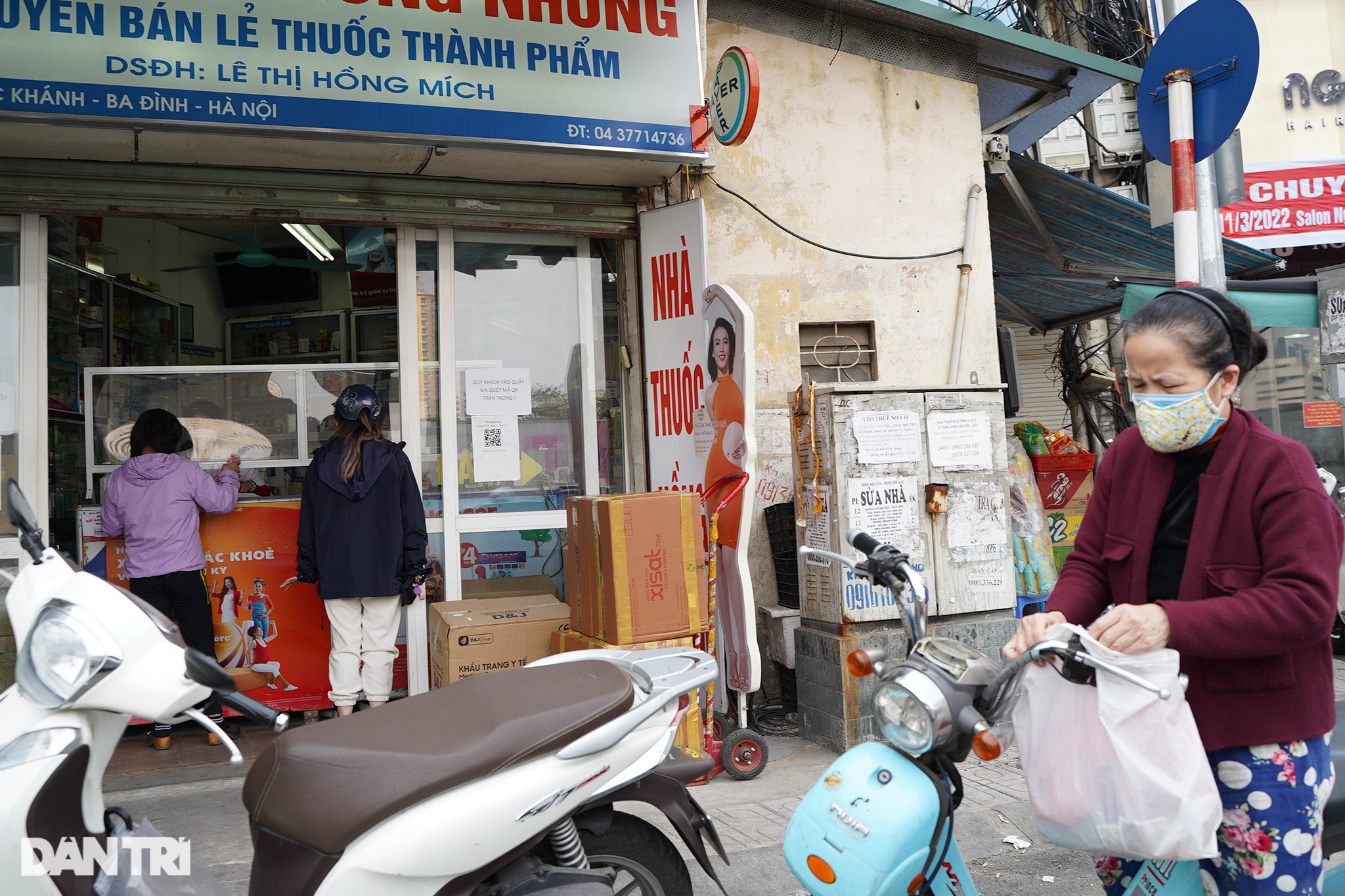 Người dân đổ xô đi mua kit test nhanh, các hiệu thuốc ở Hà Nội cháy hàng - 2