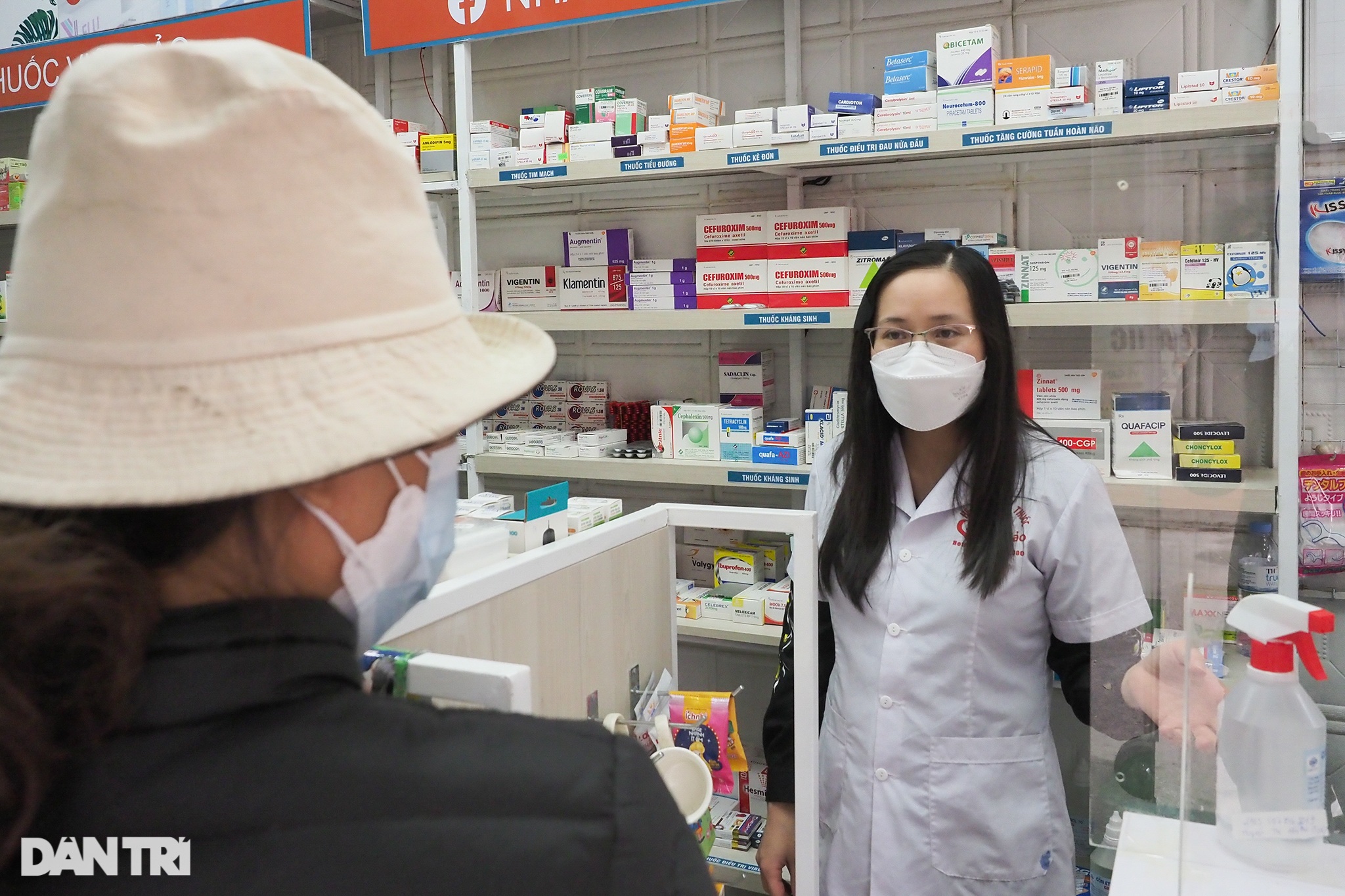 Người dân đổ xô đi mua kit test nhanh, các hiệu thuốc ở Hà Nội cháy hàng - 6