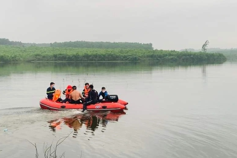 Hàng chục cảnh sát tìm kiếm thi thể nam sinh đại học bị đuối nước - 1