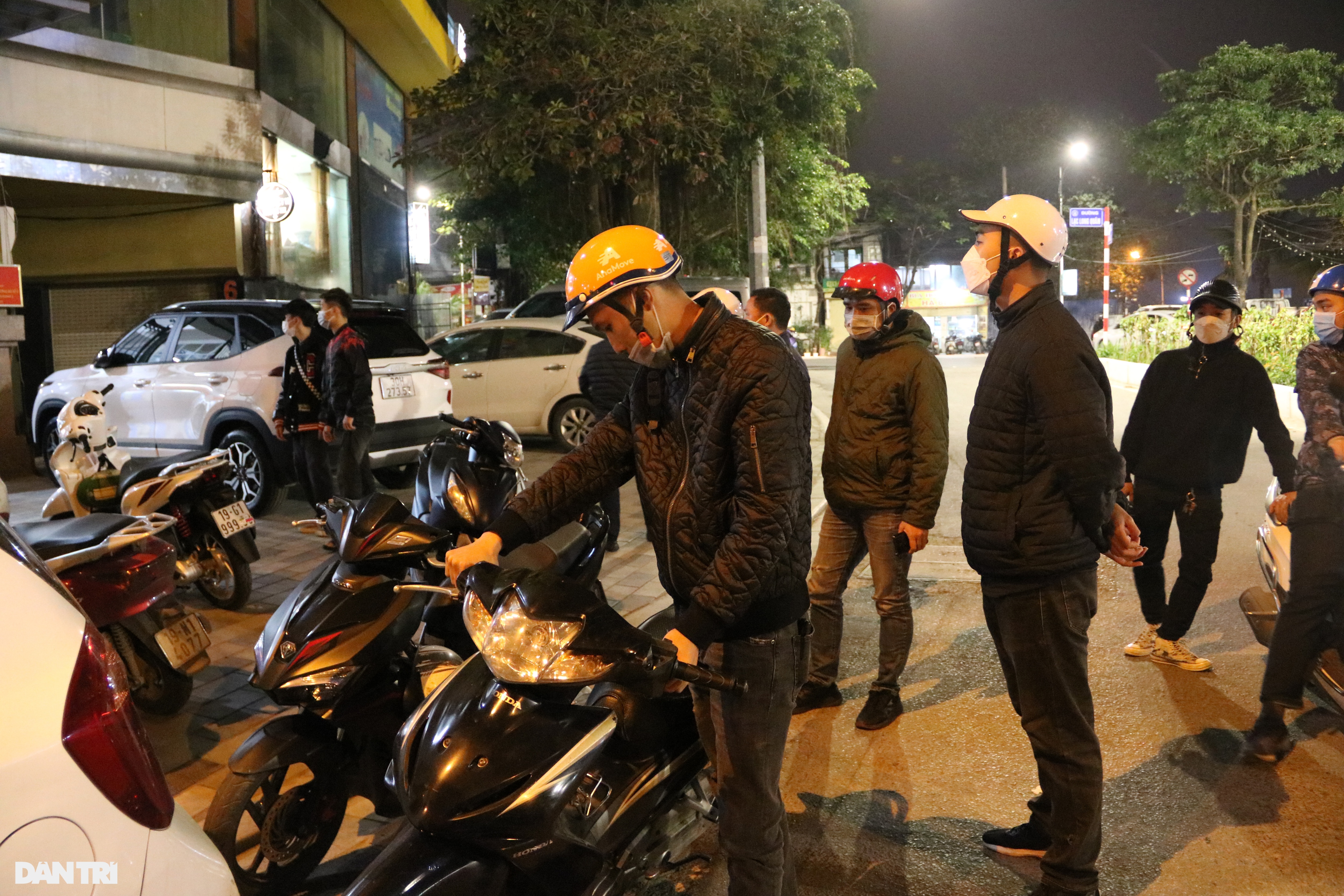 Cảnh sát hóa trang xuyên đêm vây bắt quái xế ở Hà Nội - 6