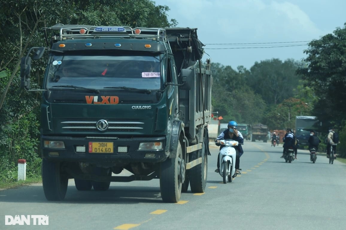 Hung thần xa lộ dàn hàng ngang trên đường - 3