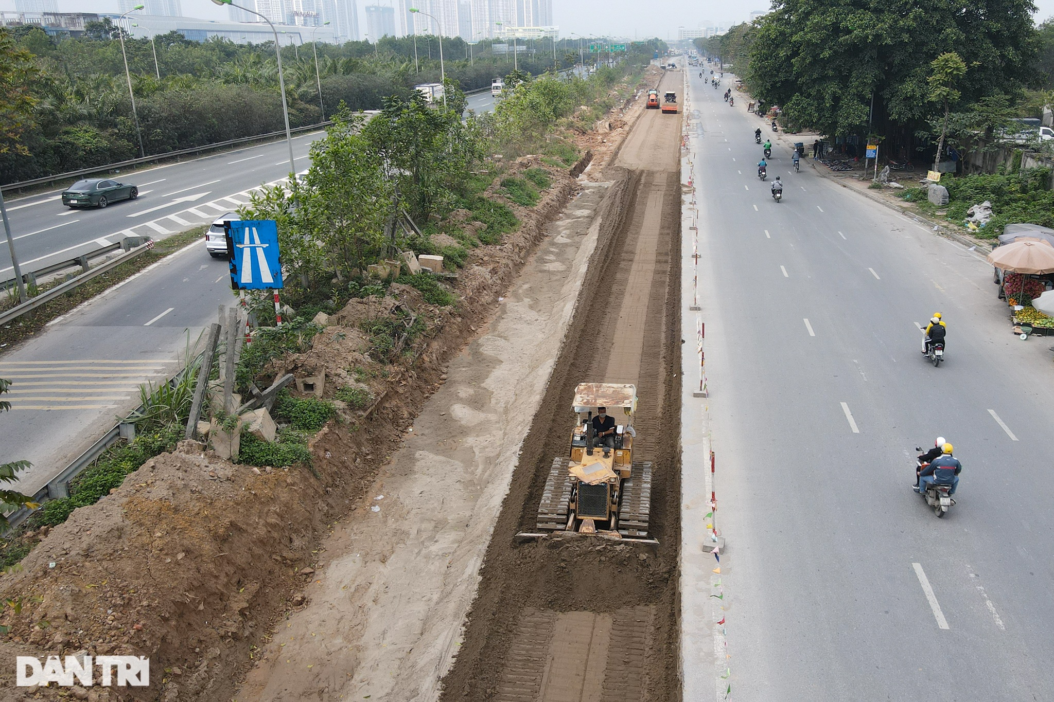 Di dời hàng trăm cây xanh, mở rộng đường gom Đại Lộ Thăng Long - 3