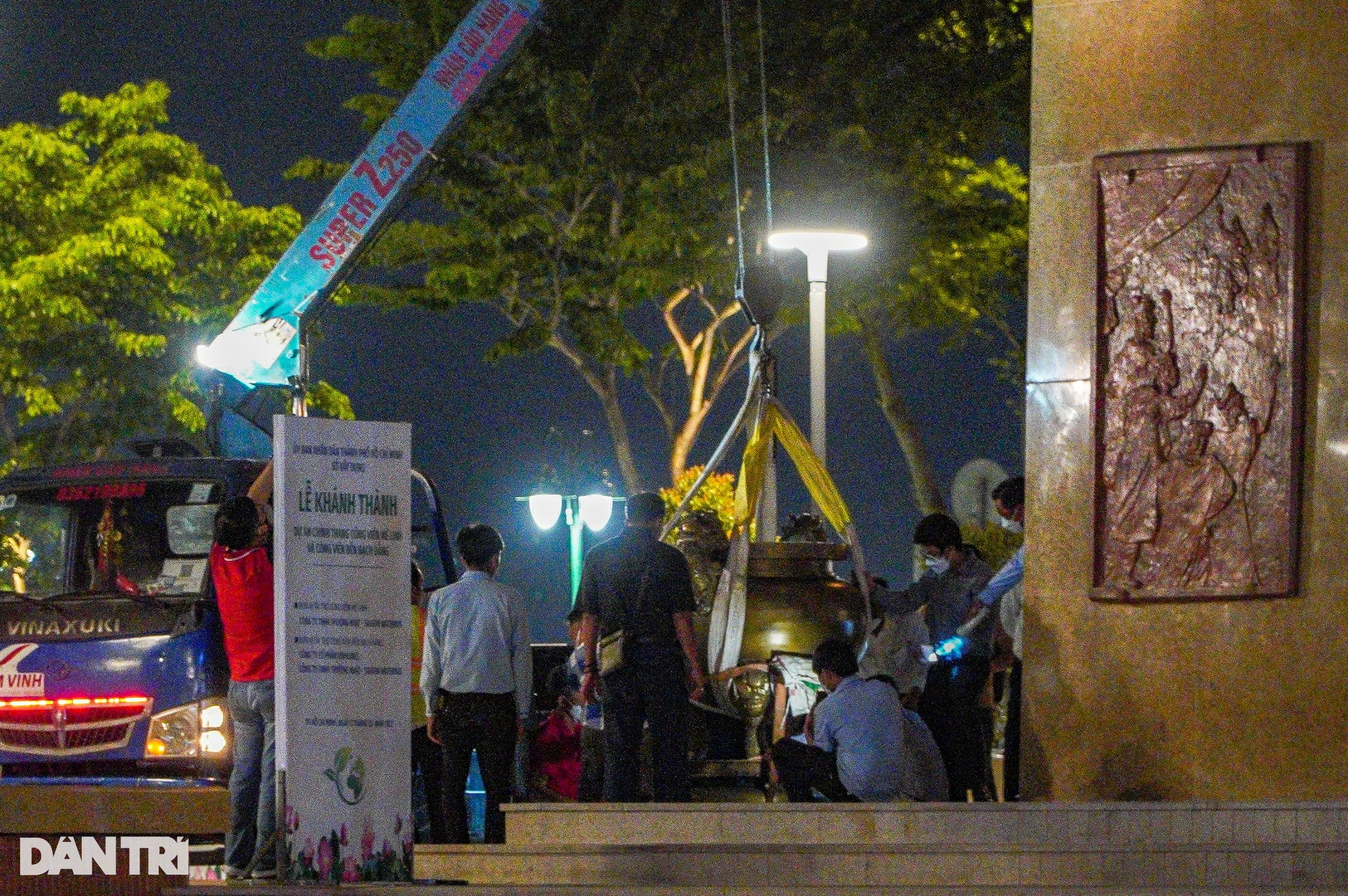 TPHCM: Thâu đêm cung thỉnh lư hương về tượng đài Trần Hưng Đạo - 3