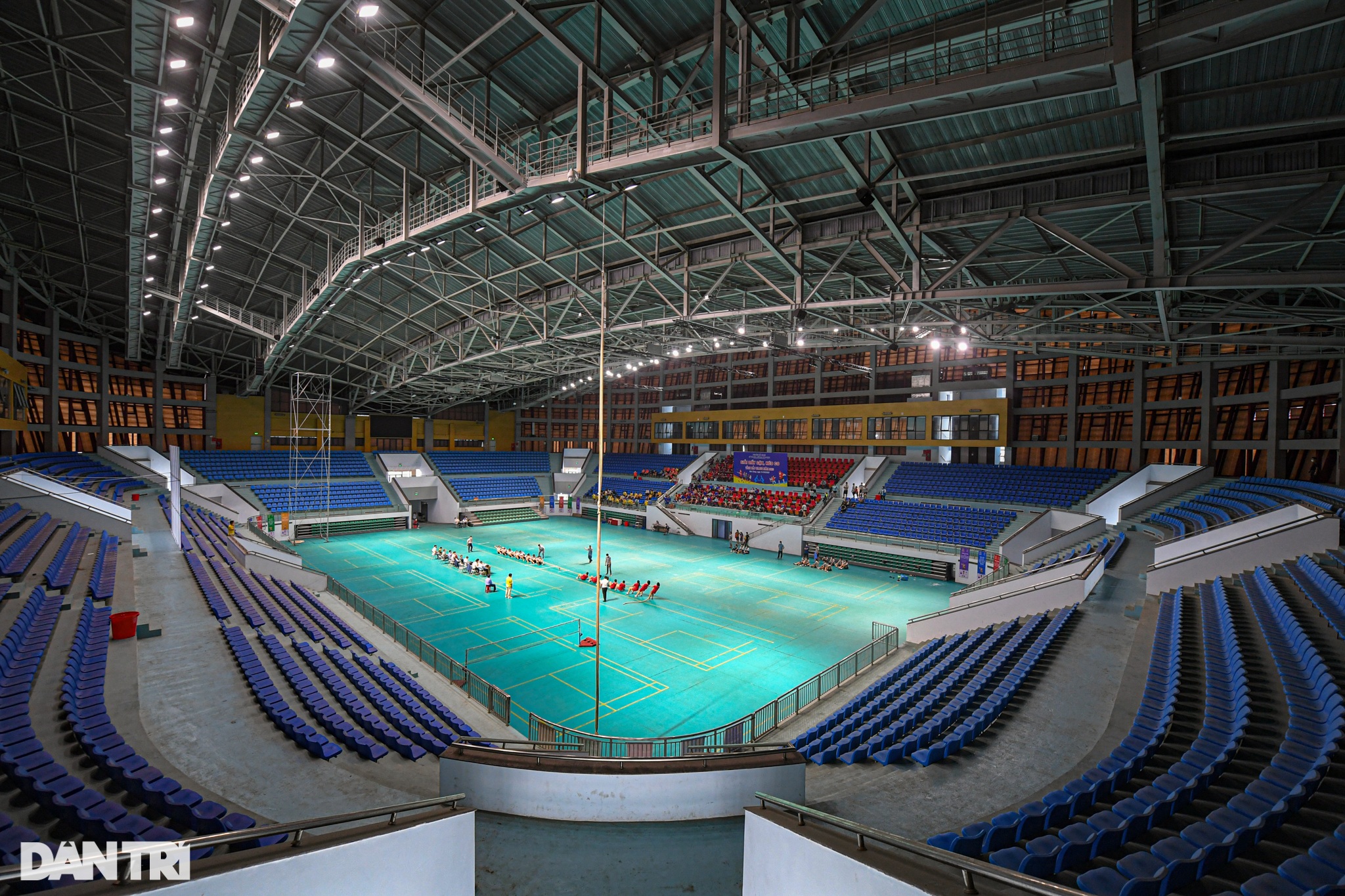 Nhà thi đấu hiện đại gần 5.000 chỗ phục vụ thi đấu cầu lông ở SEA Games 31 - 4