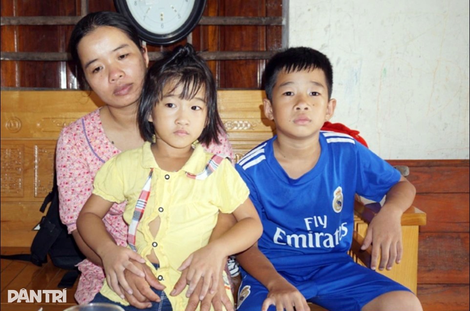 Bà mẹ có 2 con mắc bệnh hiểm nghèo tìm người mất hơn 30 triệu để trả lại - 2 Bà mẹ có 2 con mắc bệnh hiểm nghèo tìm người mất hơn 30 triệu để trả lại - 2