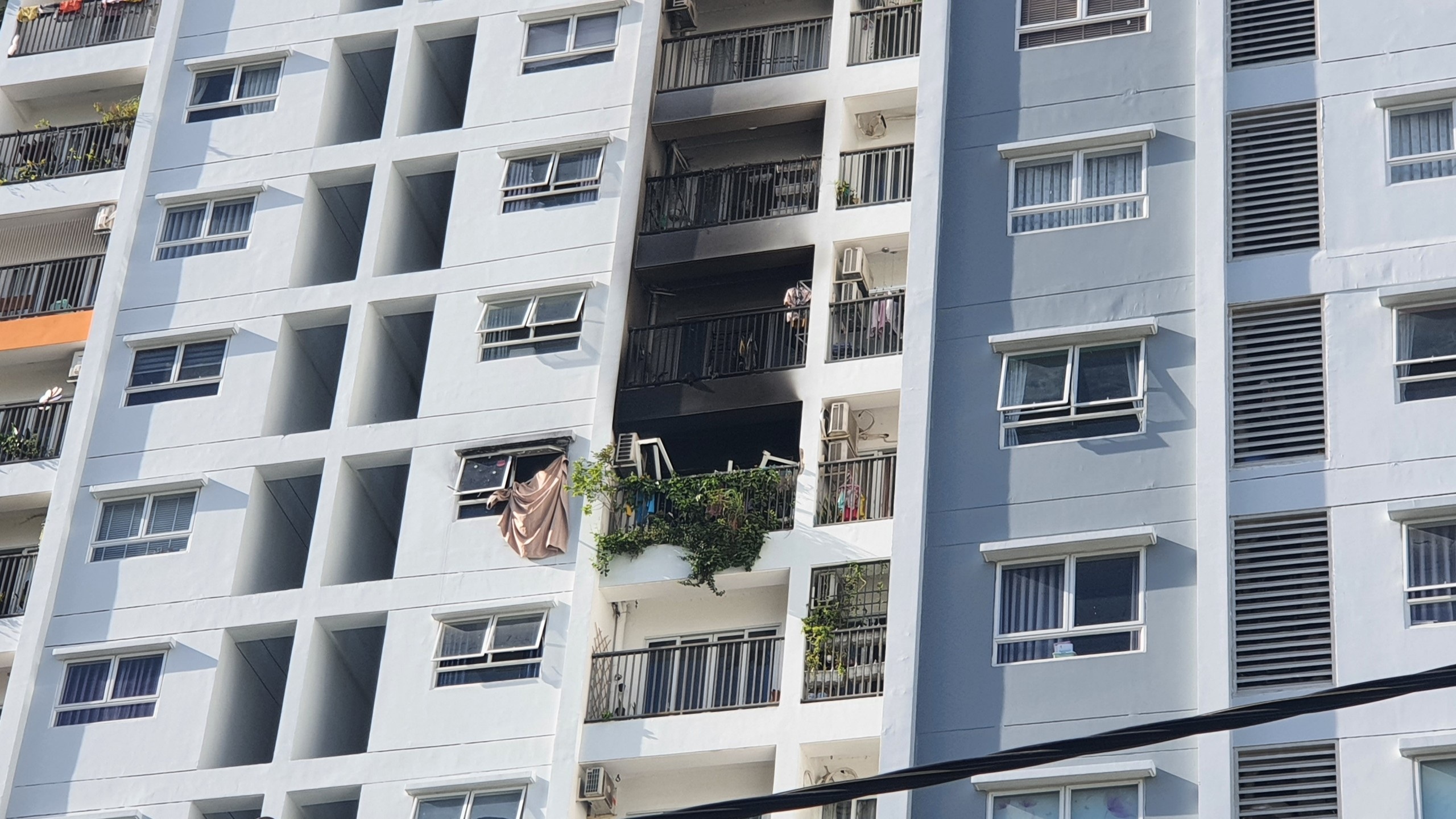 Cháy căn hộ chung cư ở TPHCM, 2 người tử vong - 3