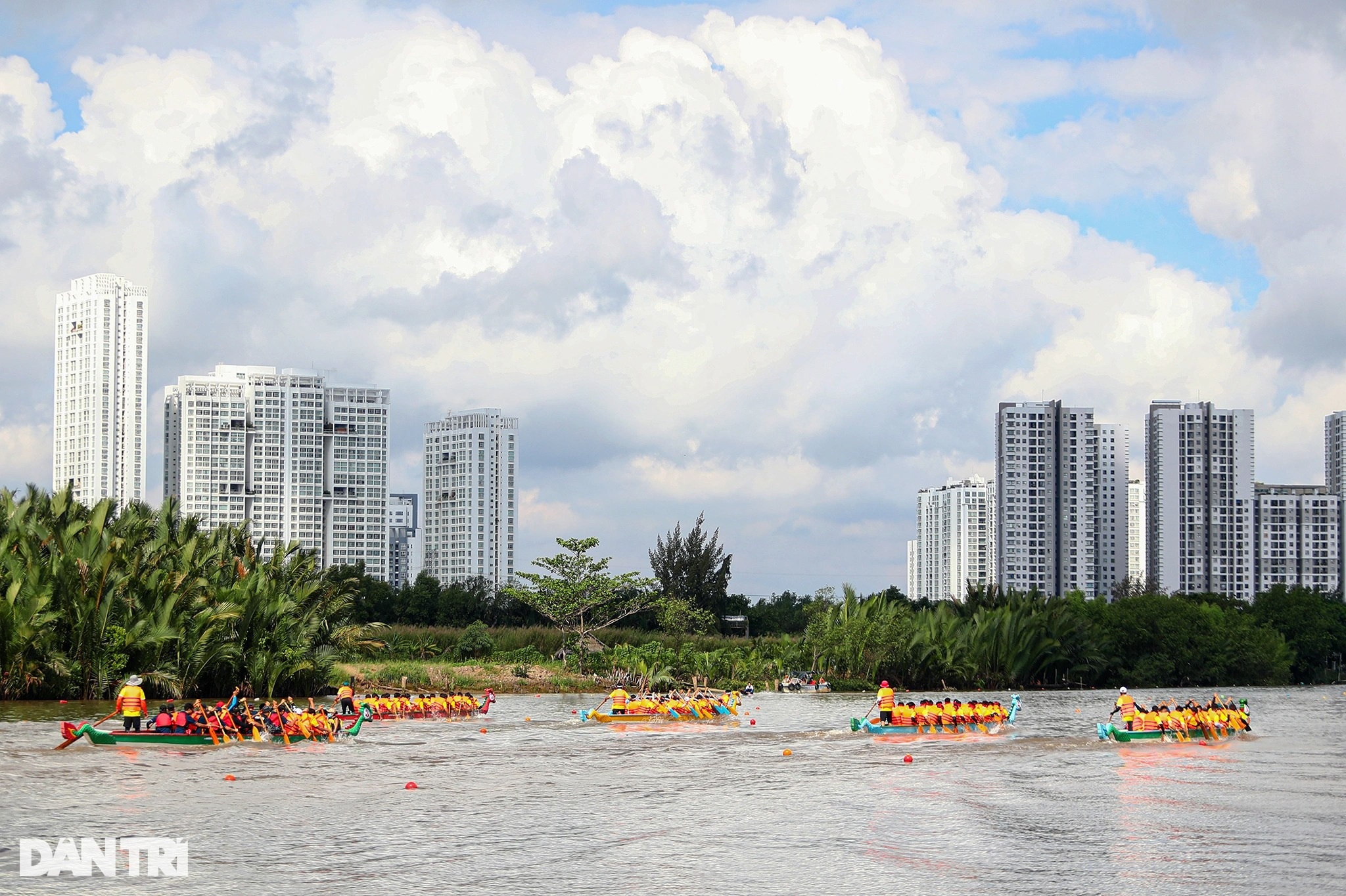 Hơn 500 VĐV tranh tài tại giải đua thuyền truyền thống TPHCM - 7